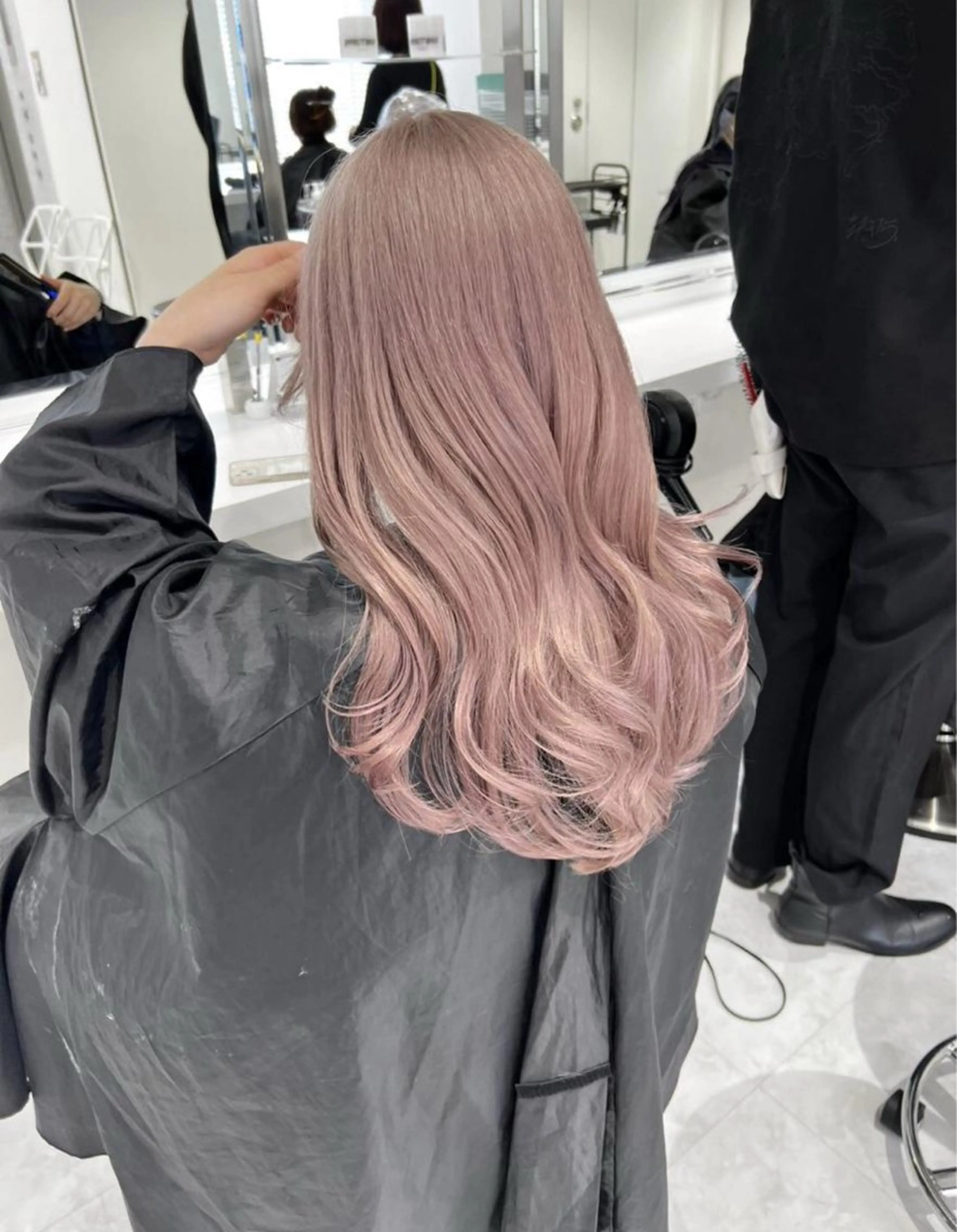 ロング ヘアカラー トリートメント ヘッドスパ ヘアセット 韓国ヘア/ブリーチ無 しWカラー/オリーブのヘアスタイル