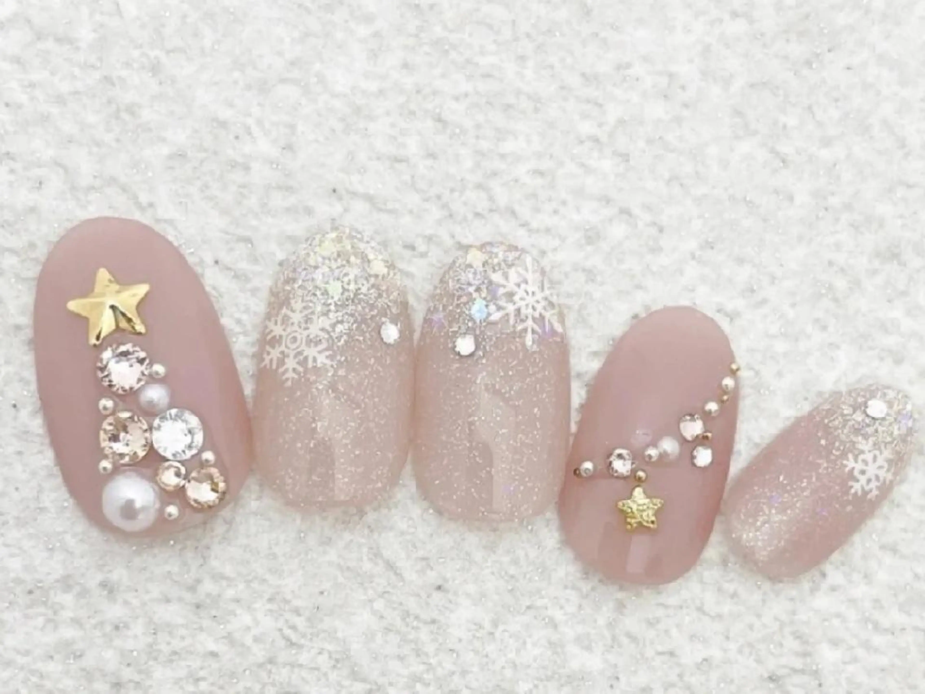 ネイル 冬ネイル クリスマス ハンドネイル ネイリストゆか💅 長さだし、深爪矯正のネイルデザイン