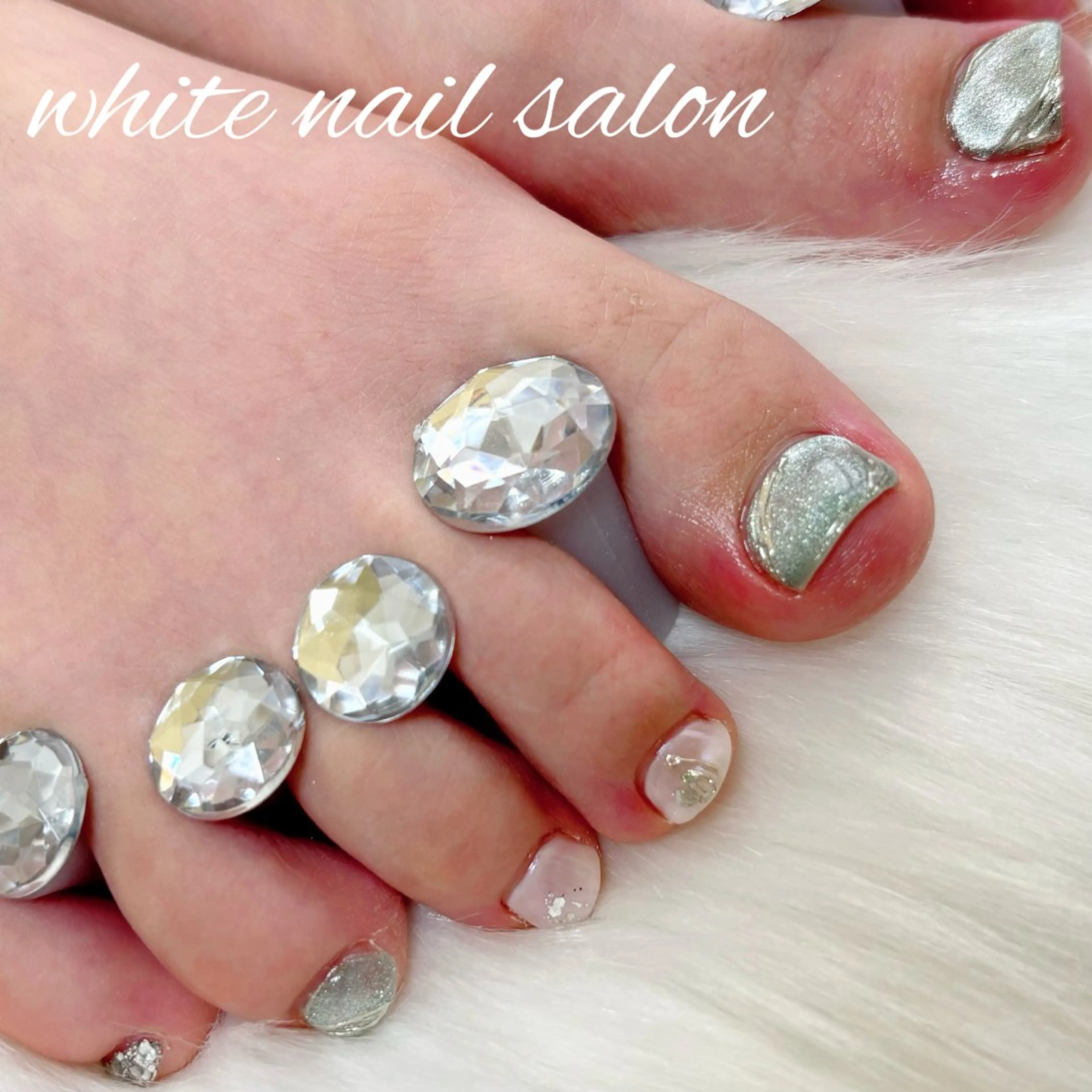 ネイル ホワイト フットネイル white nail salonのネイルデザイン