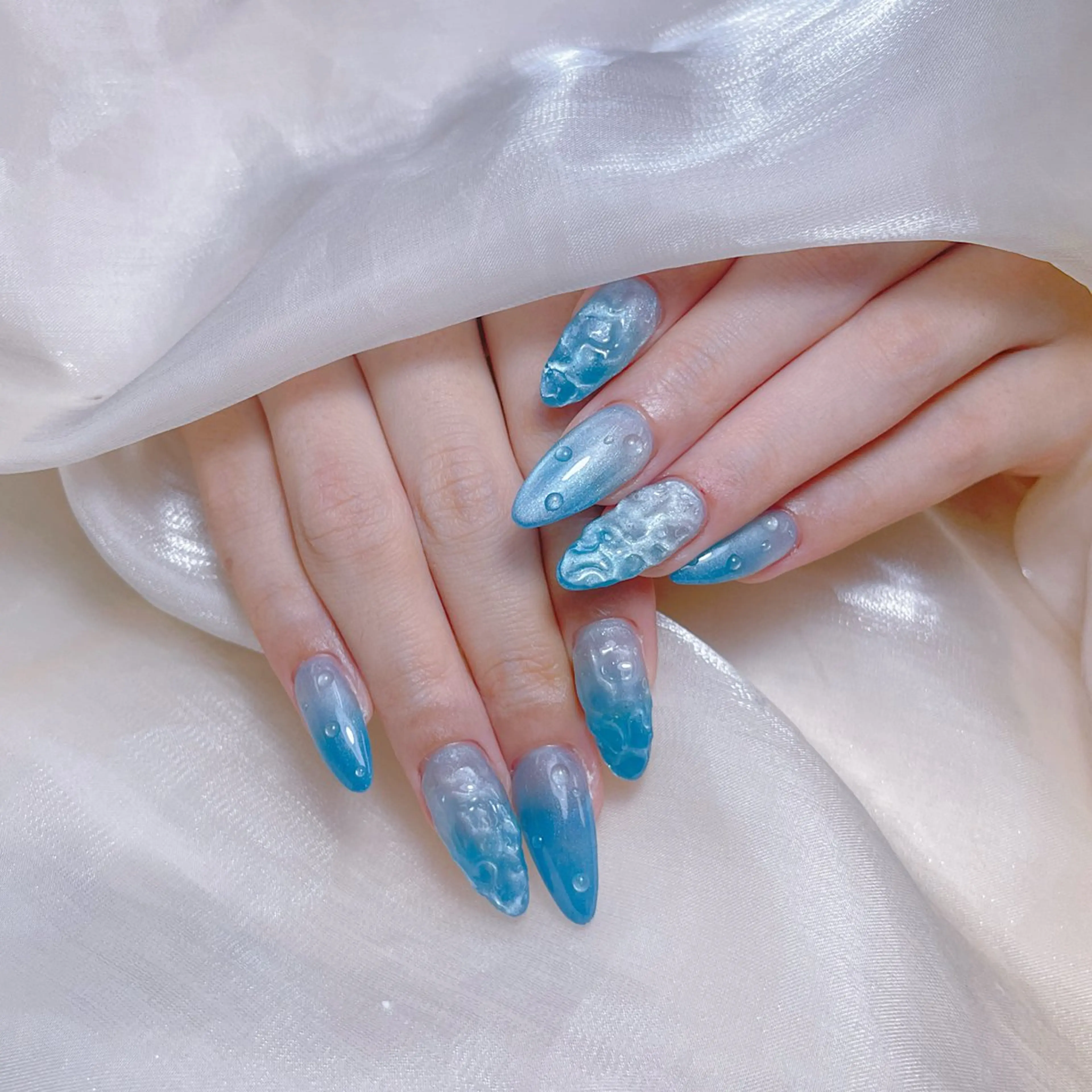 ネイル オーロラネイル フレンチネイル グラデーション ハート 韓国ネイル ハンドネイル Melody Nail所属・Melody  3D/スカルプ専門店のネイルデザイン