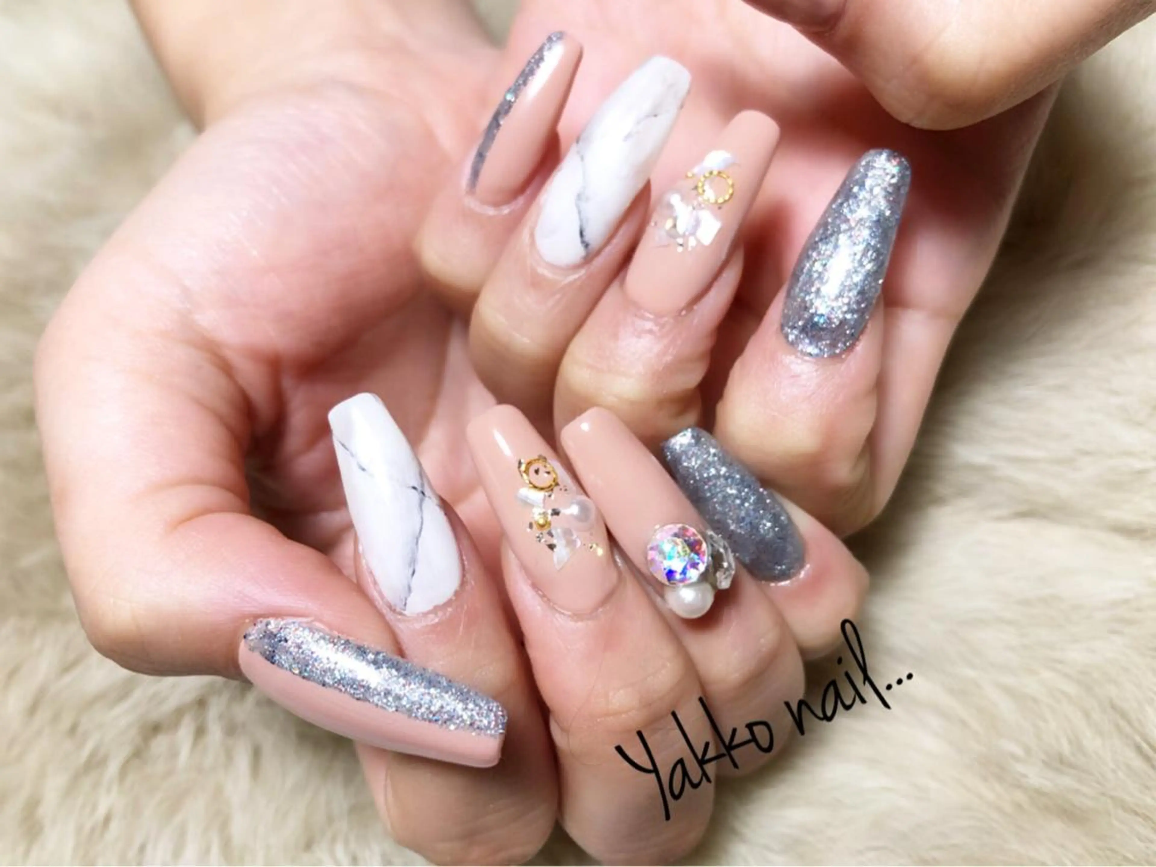 ロング ネイル Yakko pas á pasのネイルデザイン