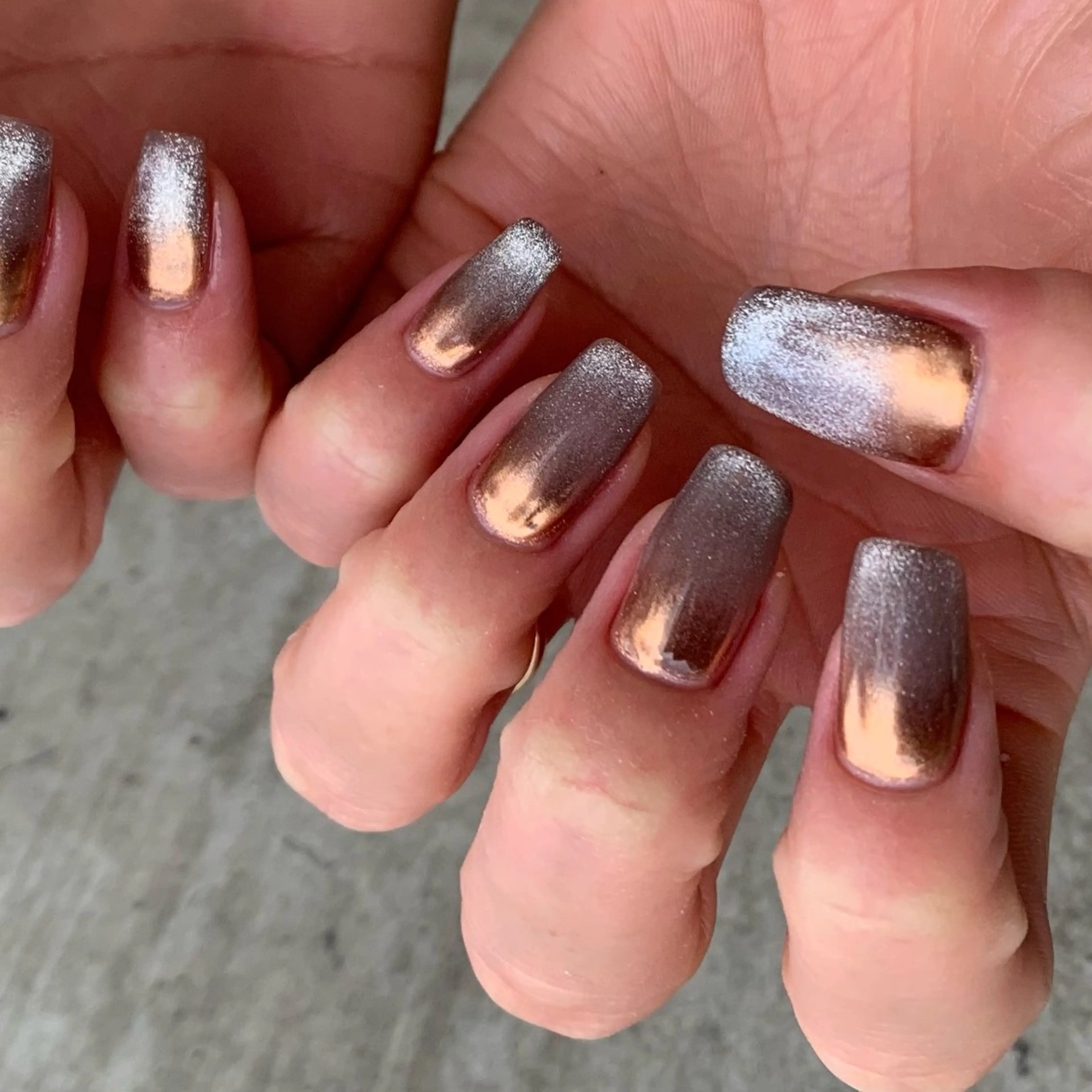 ネイル グラデーション ミラーネイル ハンドネイル YUKIMO🍎名駅 /ニュアンスのネイルデザイン