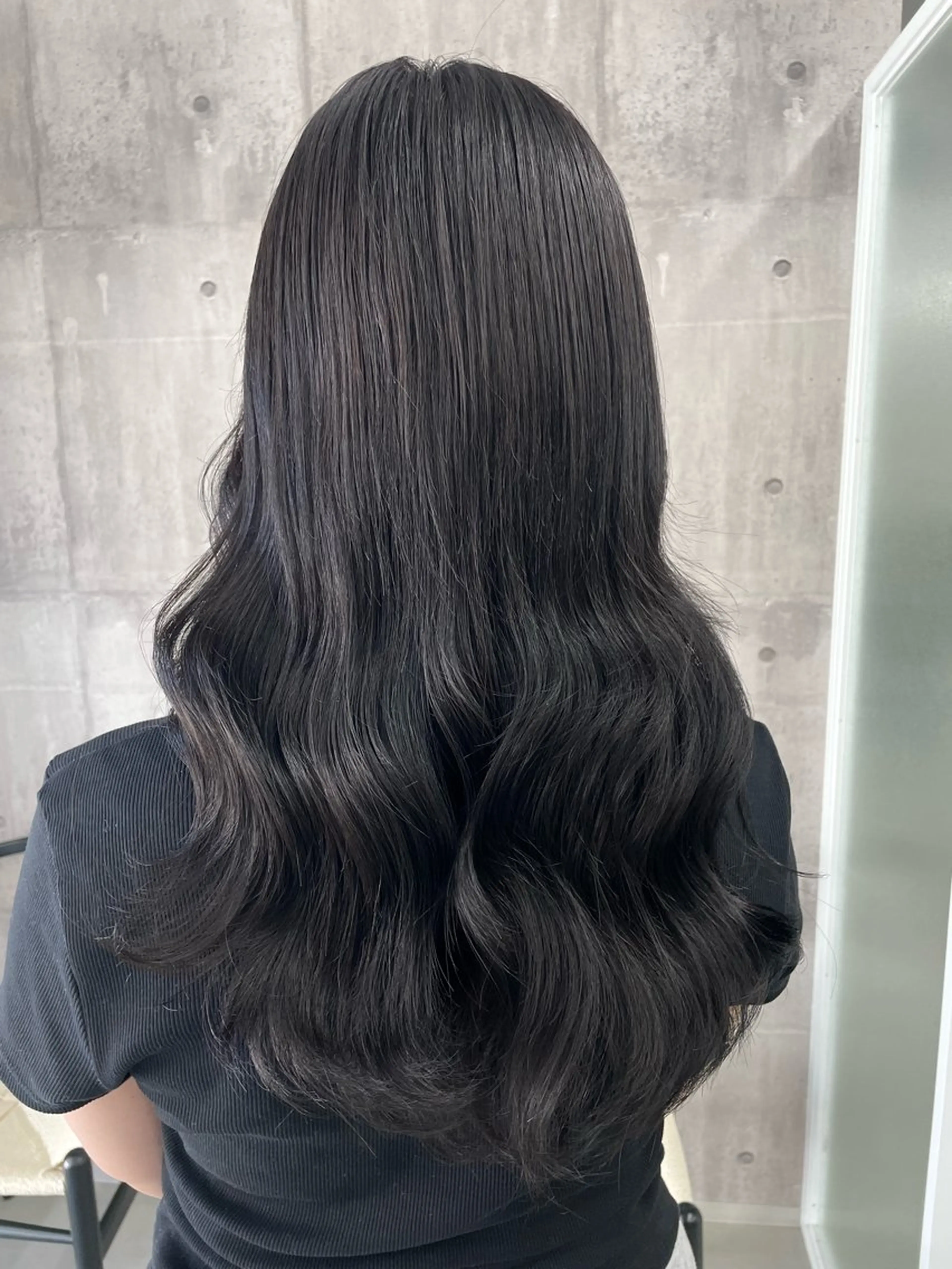 ロング カラー ブリーチ ケアカラー ダークグレー ダークグレージュ グレージュ 松村 友里圭のヘアスタイル