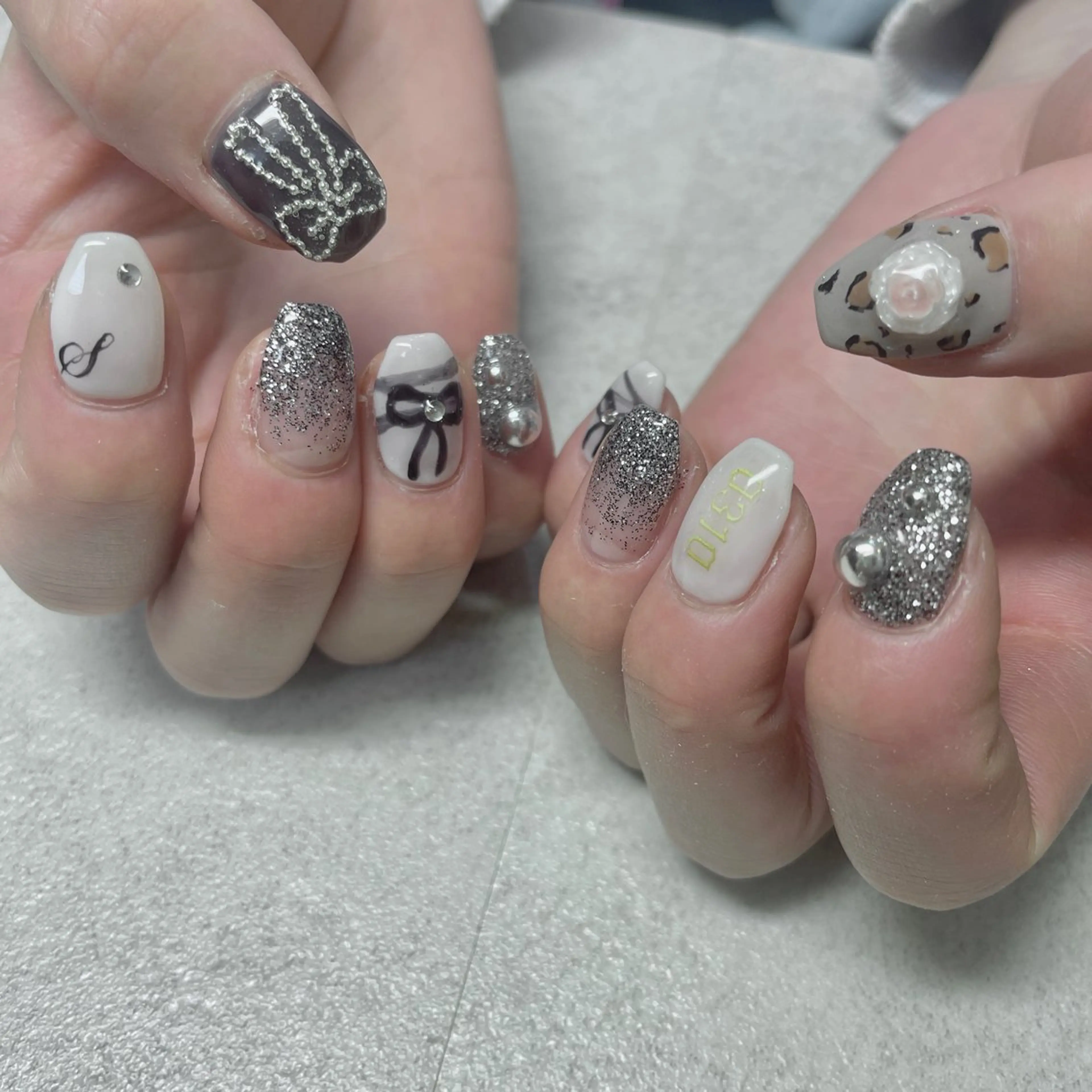 ネイル アニマル柄 キラキラネイル ラメ(グリッター) ラメグラデーション リボン ハンドネイル acs.n所属・ネイル,耳つぼ 風間すみれのその他イメージ