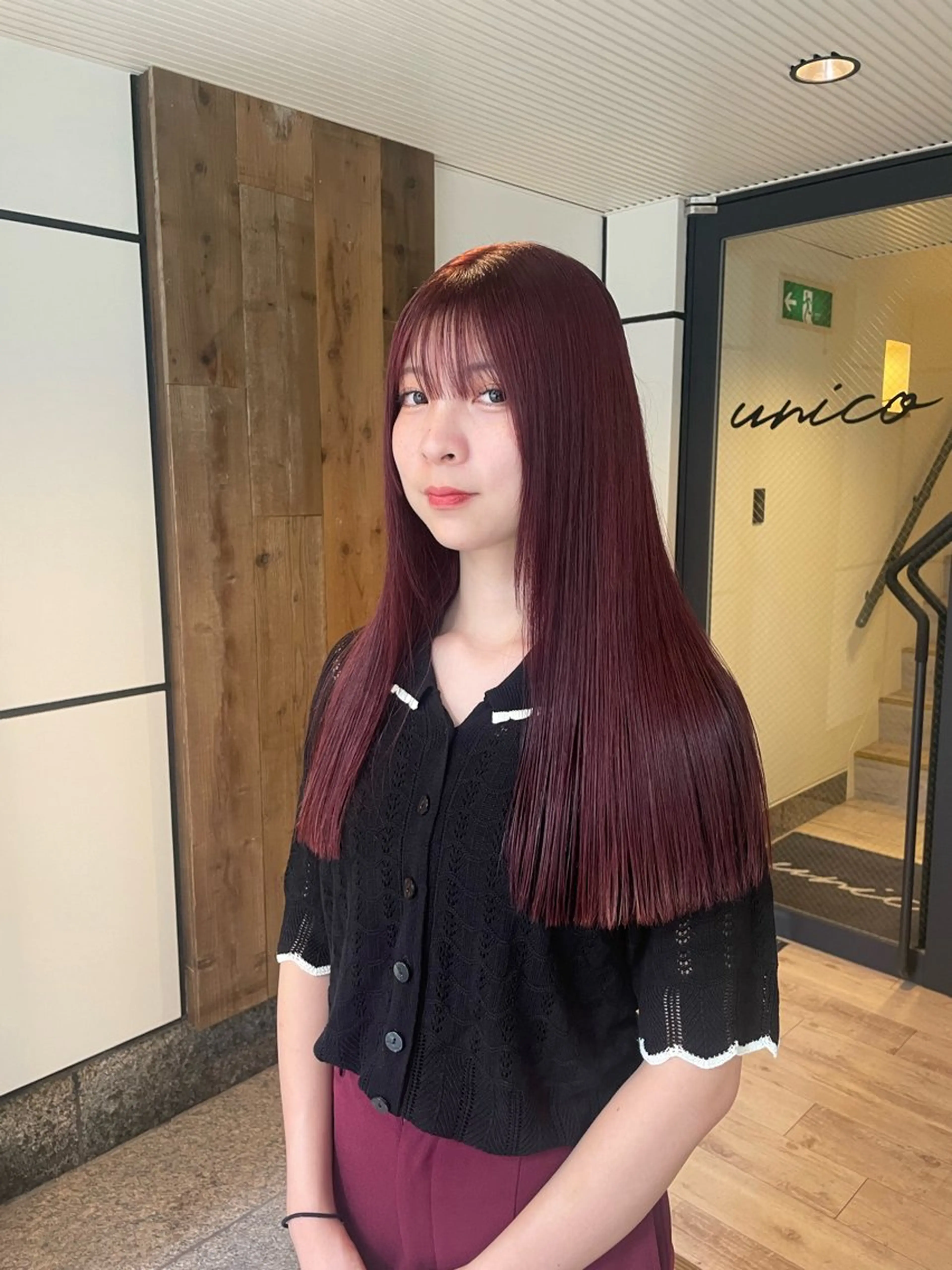 ロング カラー ブリーチ ボルドーカラー ヘアカラー 渋谷 留菜のヘアスタイル