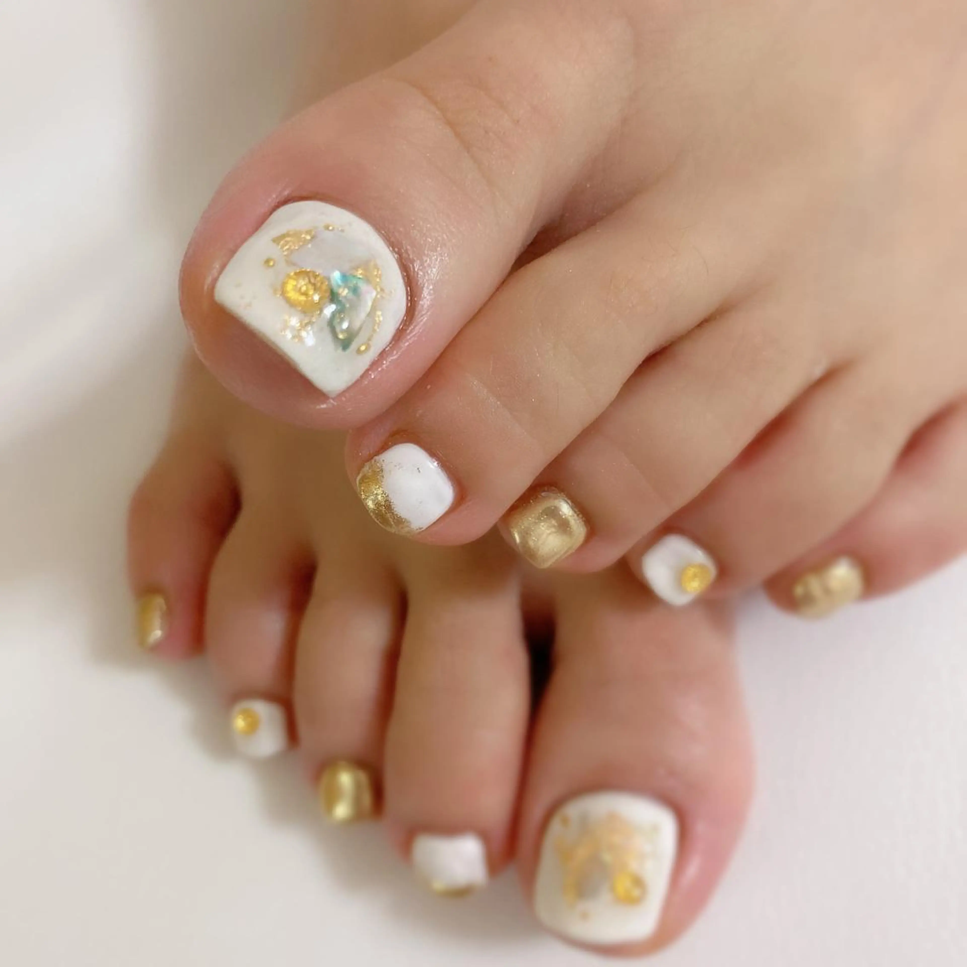 ネイル フットネイル ミラーネイル フットネイル 閨匠ビューティサロン 新橋店♡Ellieのネイルデザイン