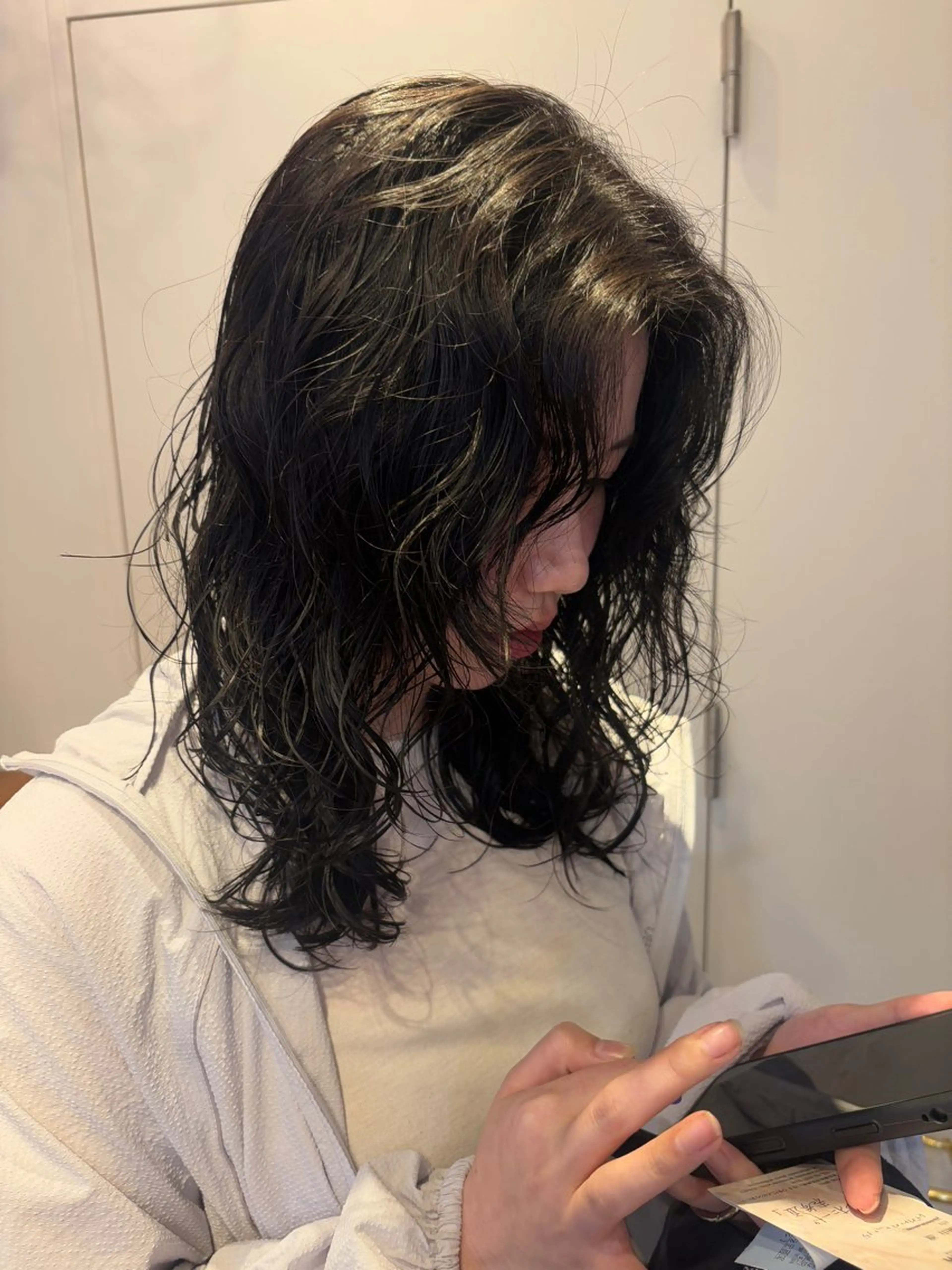 ミディアム カラー パーマ カット ヘアカラー パーマ トリートメント RIN／韓国ヘア レイヤーカットのヘアスタイル