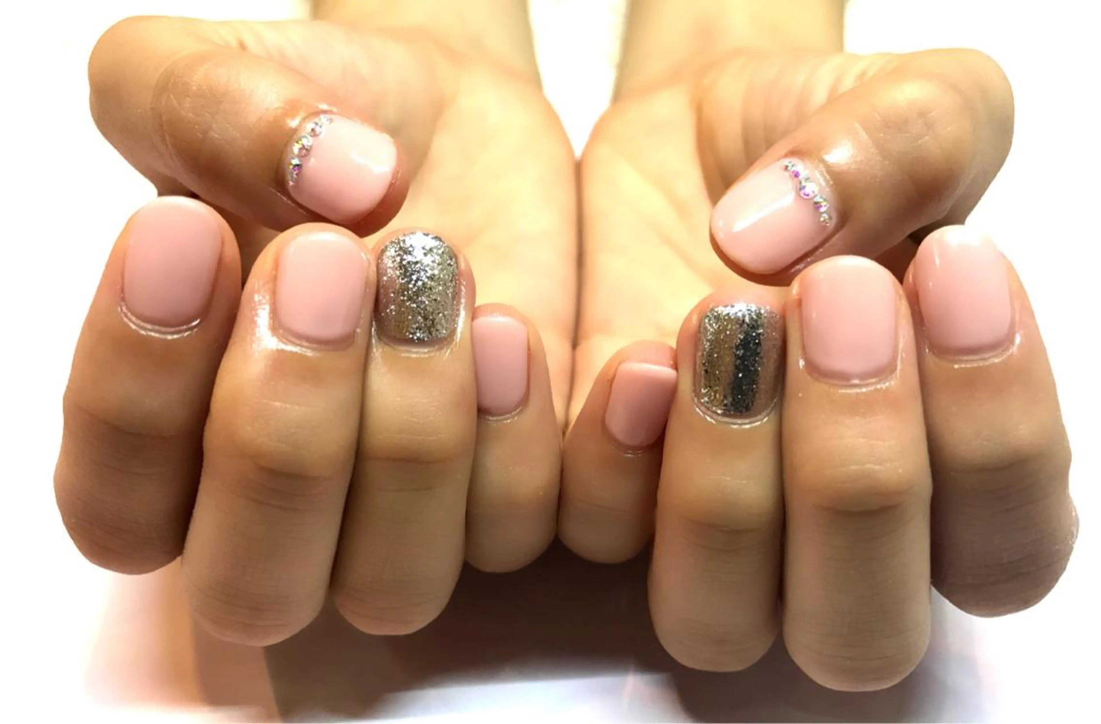 ネイル ラメ(グリッター) ワンカラーネイル ピンク シルバー ストーンネイル Soeur ネイリストのネイルデザイン