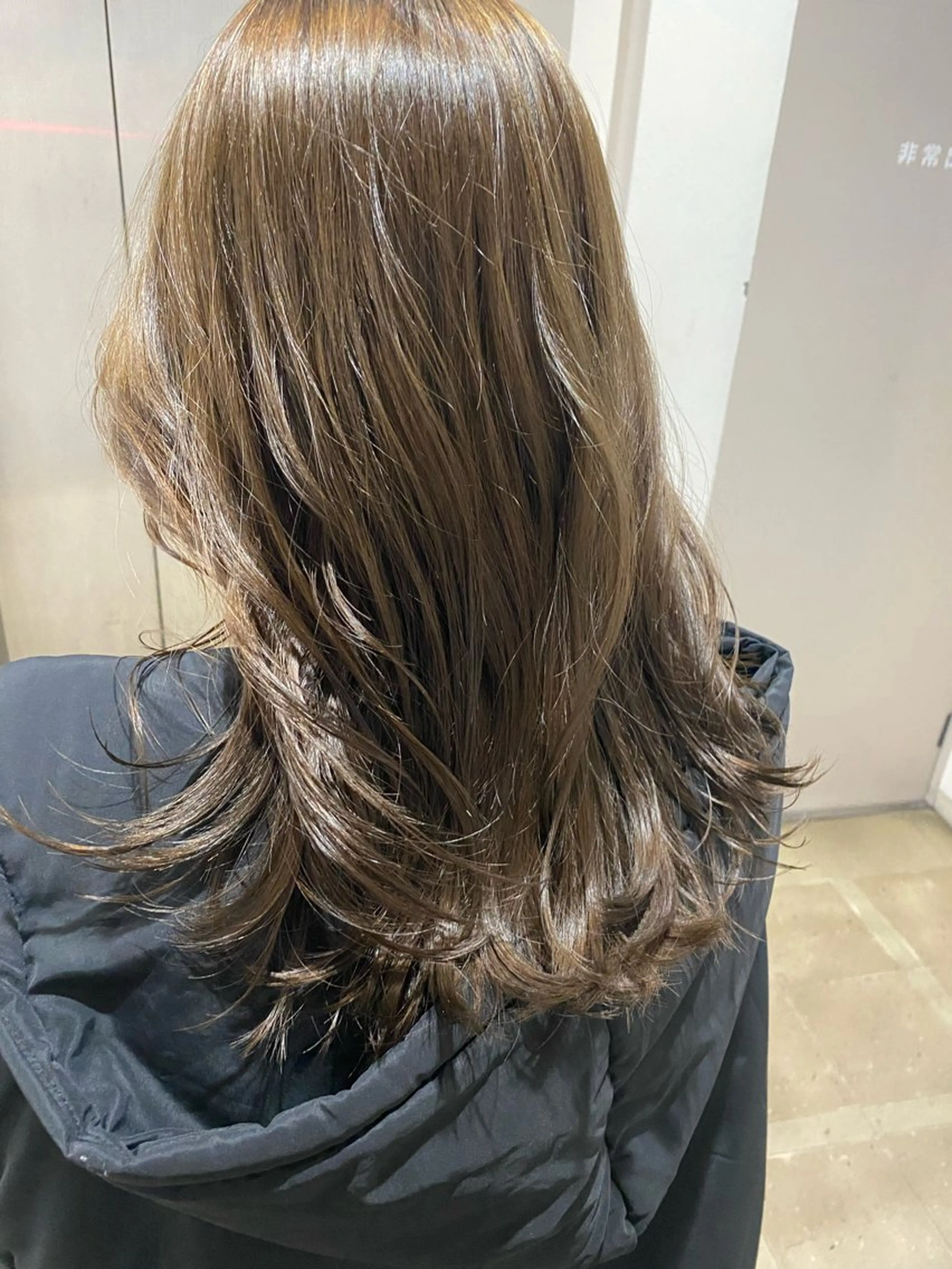 ミディアム ヘアカラー 肌馴染みくすみカラー 花房 佑夏のヘアスタイル