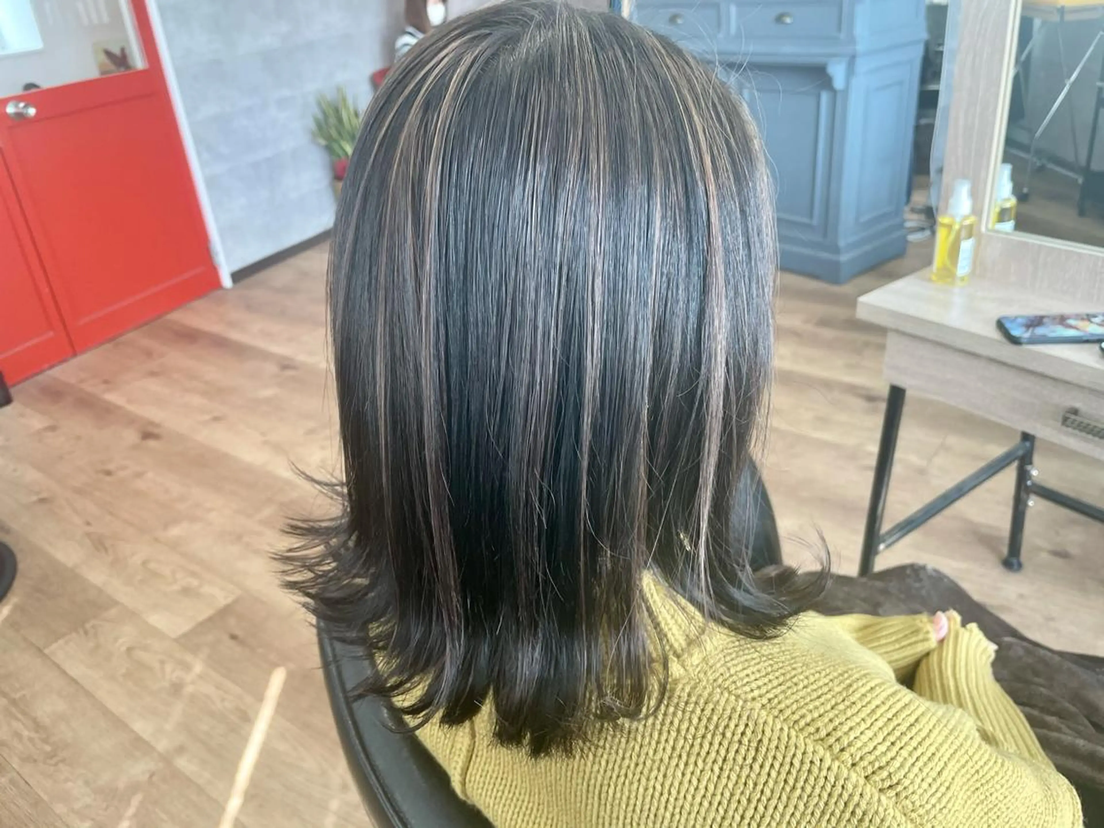 セミロング ハイライト SALOWIN心斎橋Suite店所属・洗っても取れない 髪質改善|OJIROのヘアスタイル