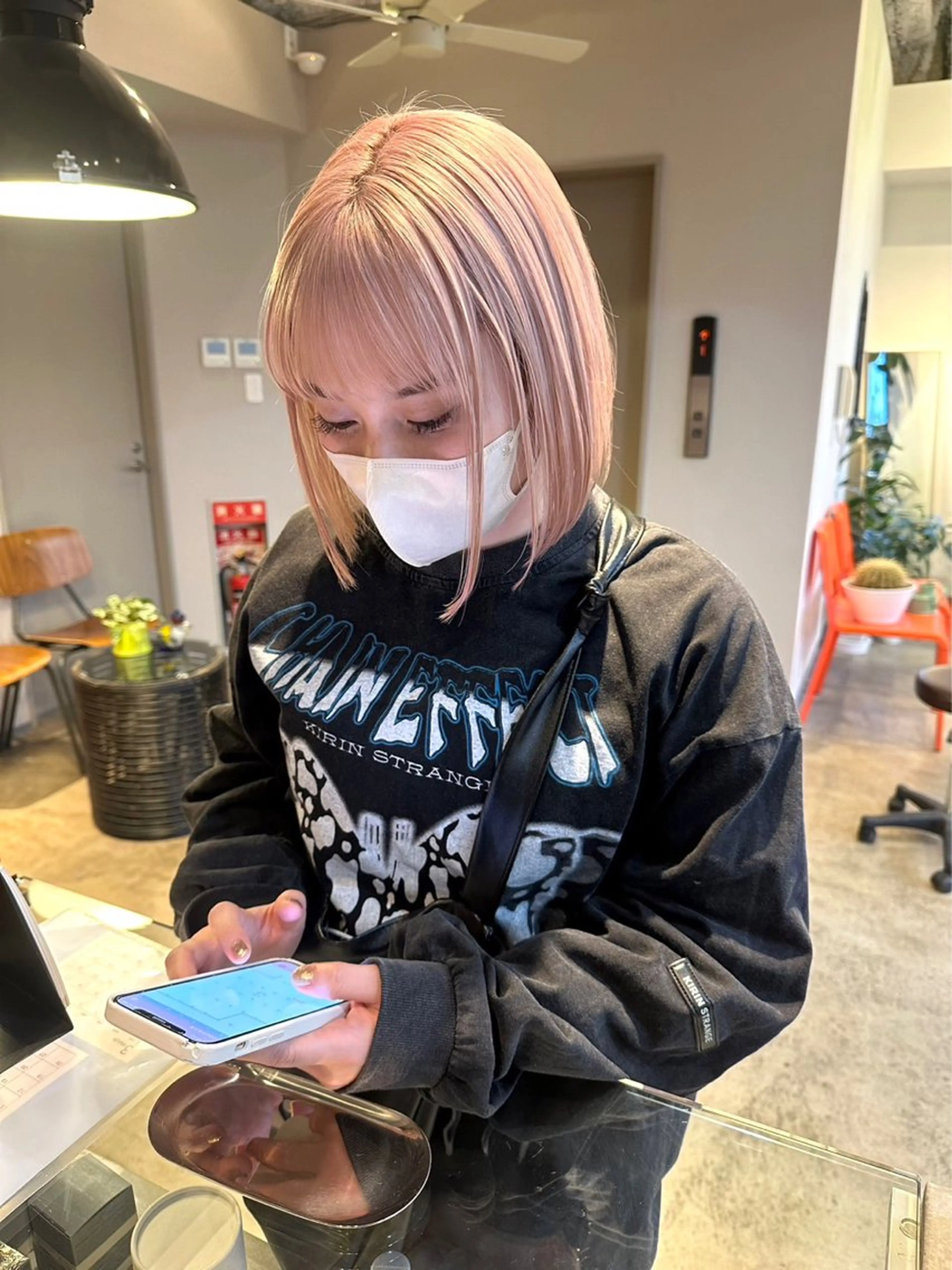 ショート カラー ベージュカラー ブリーチ ピンクカラー ピンクベージュ ホワイトピンク ブリーチ矯正/ ブリーチ特化mikaのヘアスタイル