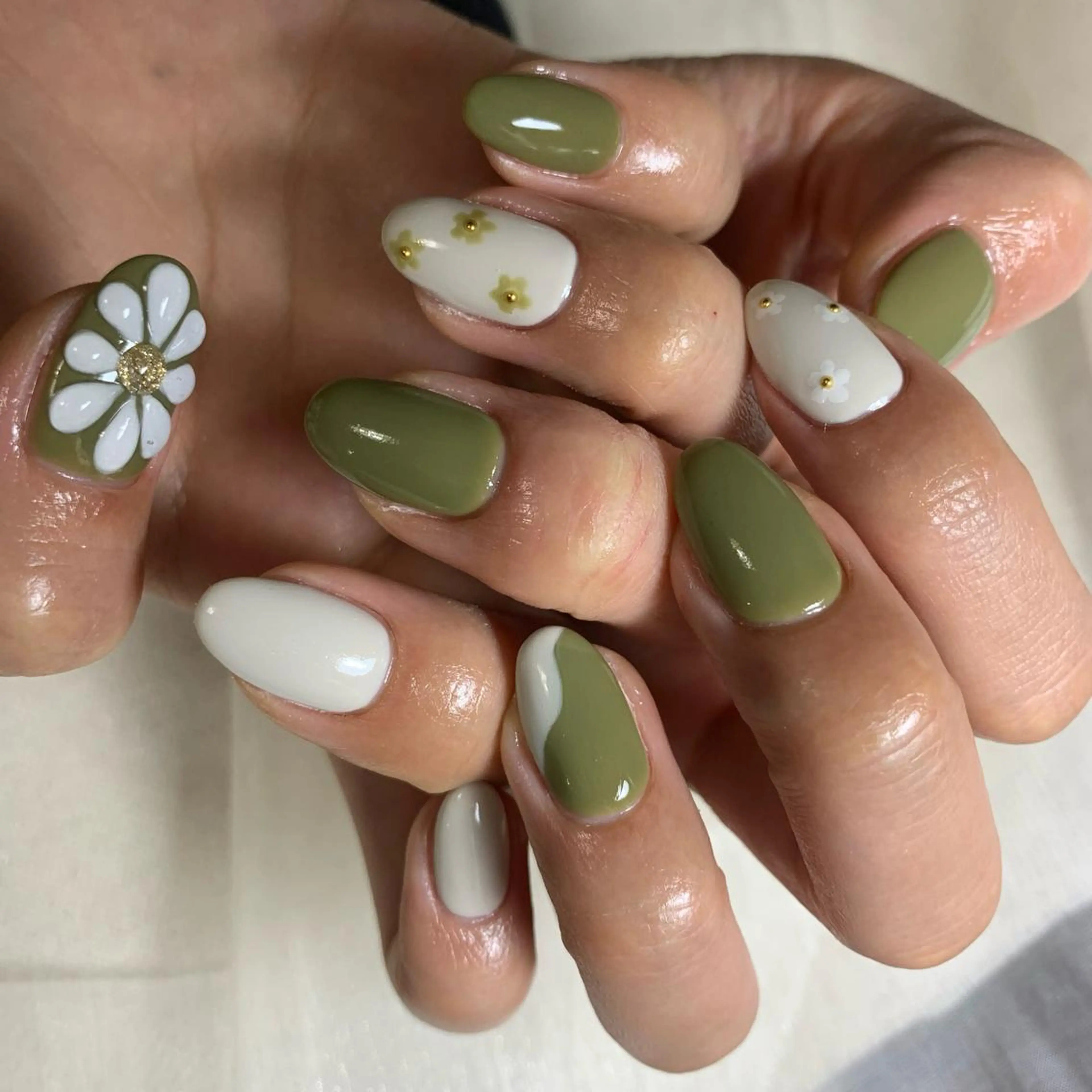 ネイル ハンドネイル repos~ルポ~所属・里見 麗のネイルデザイン