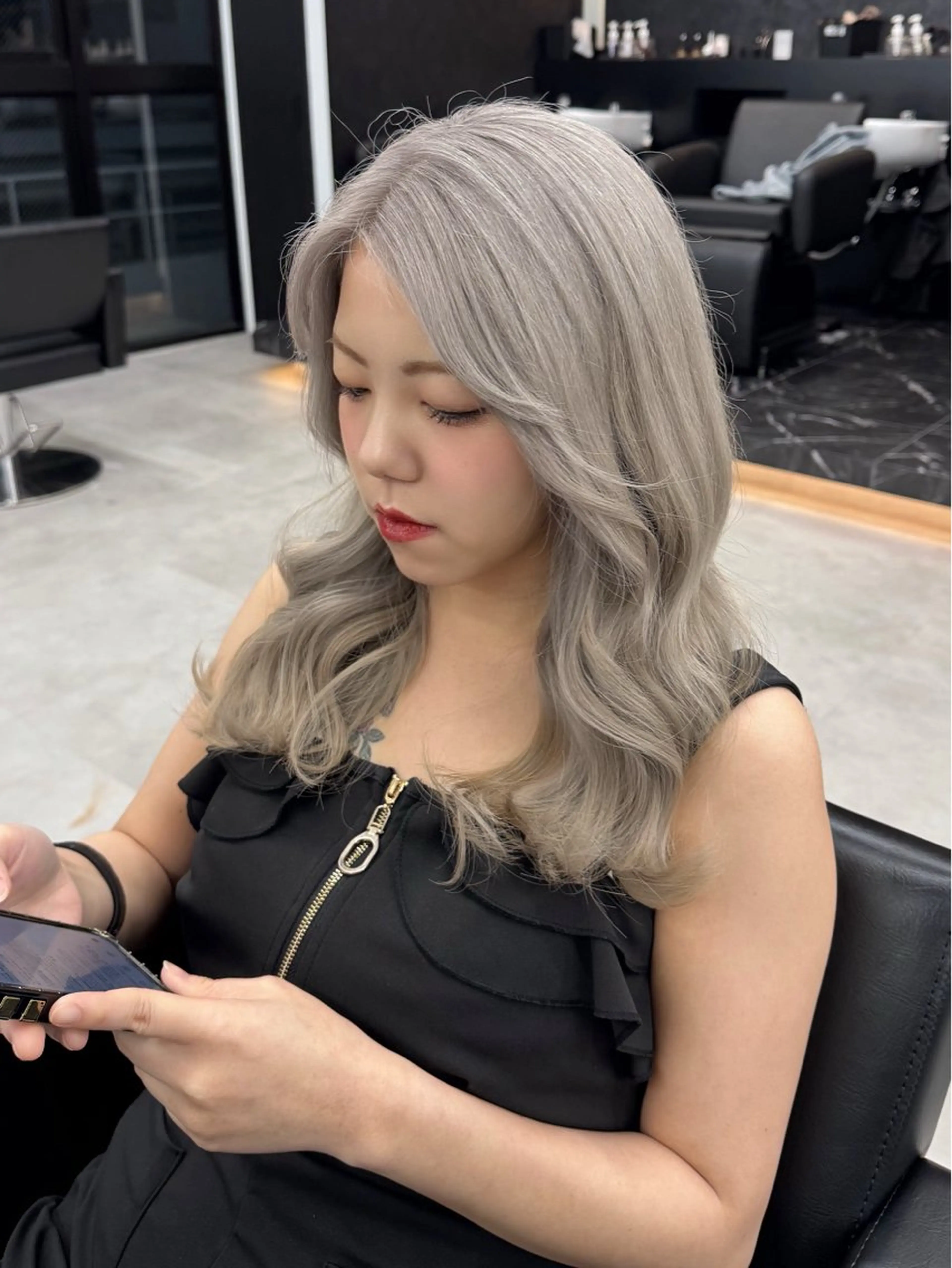 【学生はこれ🖤学割U24】ブリーチカラー+整えカット🫶の写真