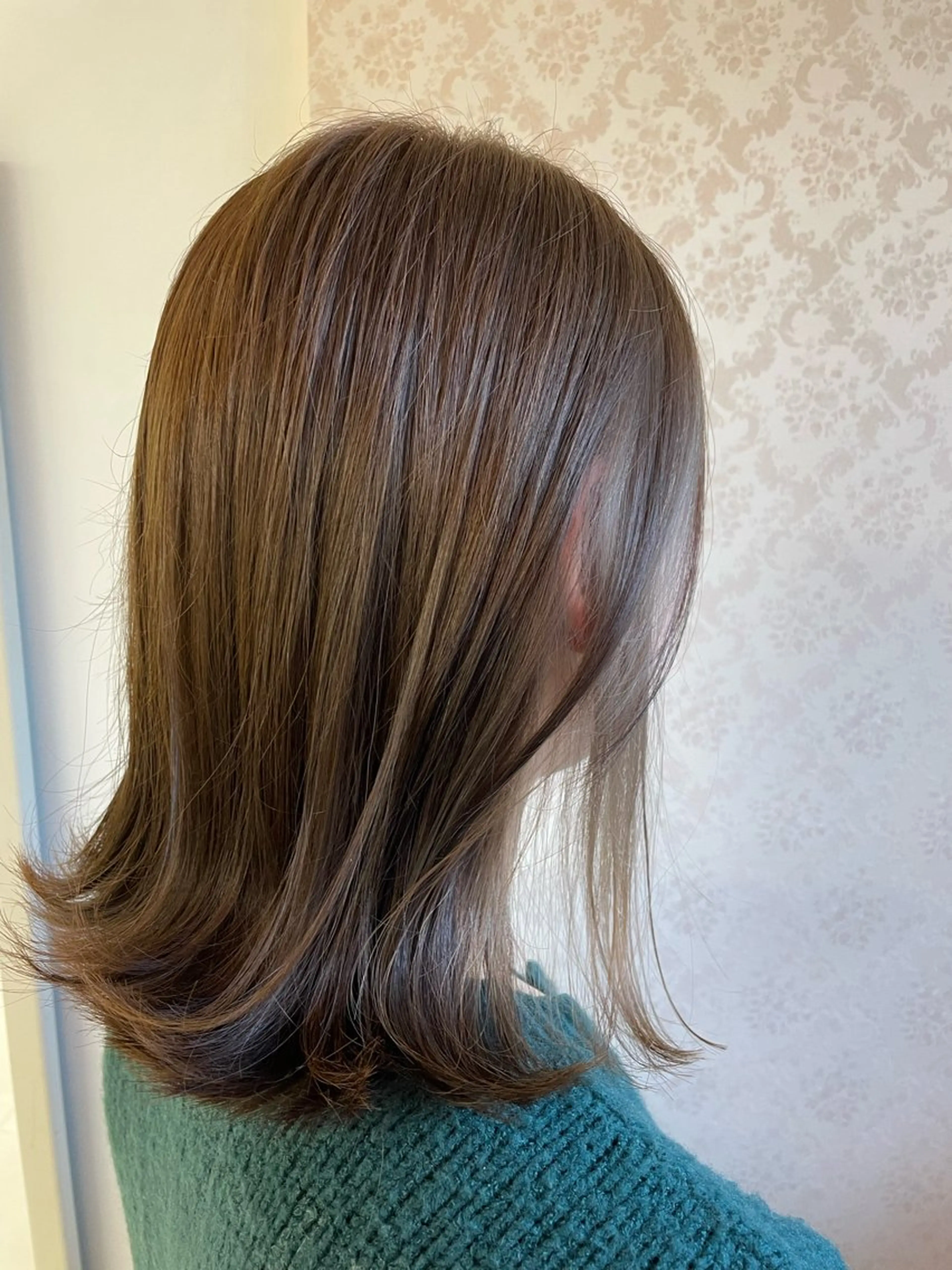 セミロング カラー ヒヨシ ルナのヘアスタイル