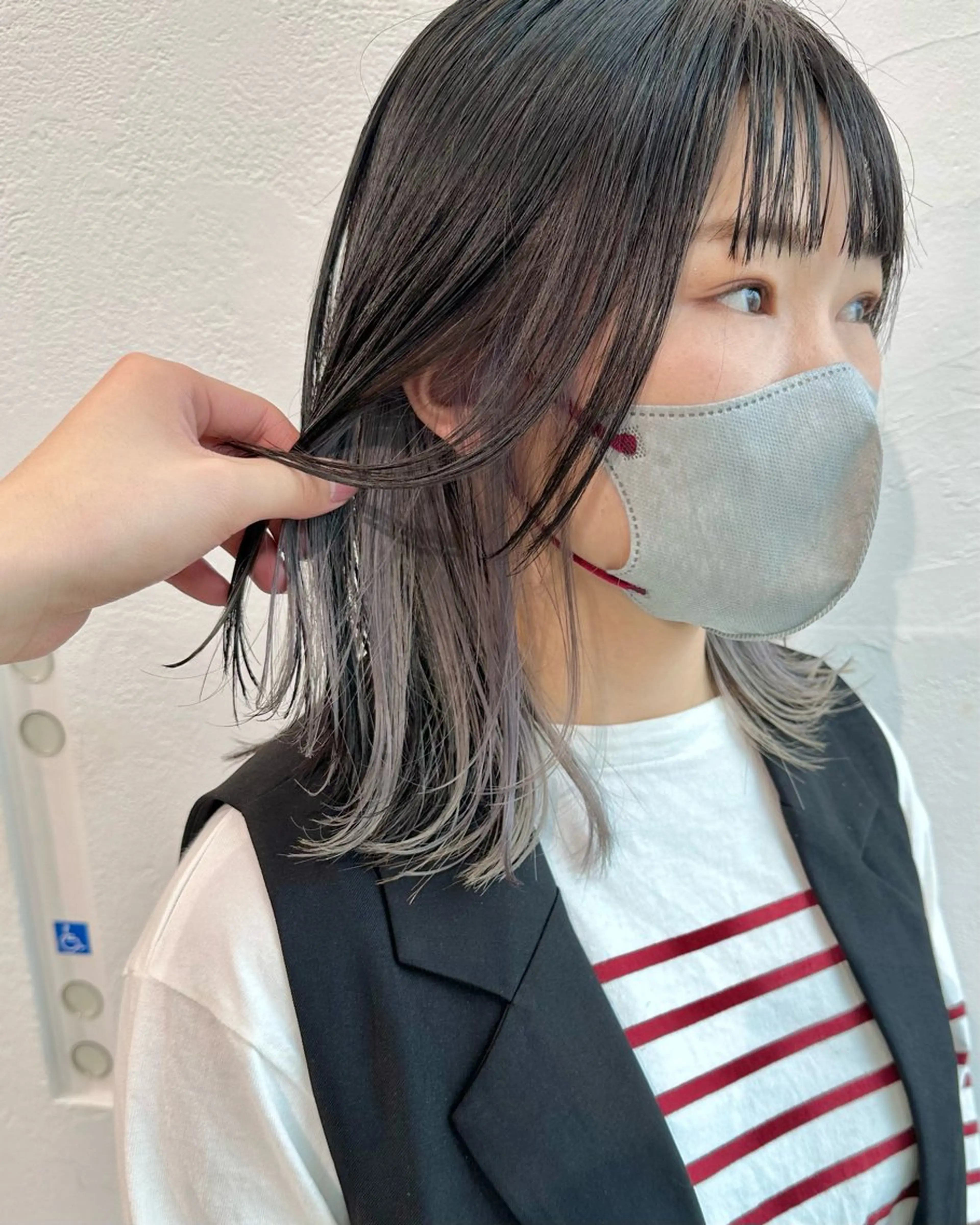 ミディアム カラー ブリーチ ケアブリーチ ダブルカラー インナーカラー シルバー カット ヘアカラー トリートメント インナーカラー/レイ ヤーカット♡/マキシのヘアスタイル