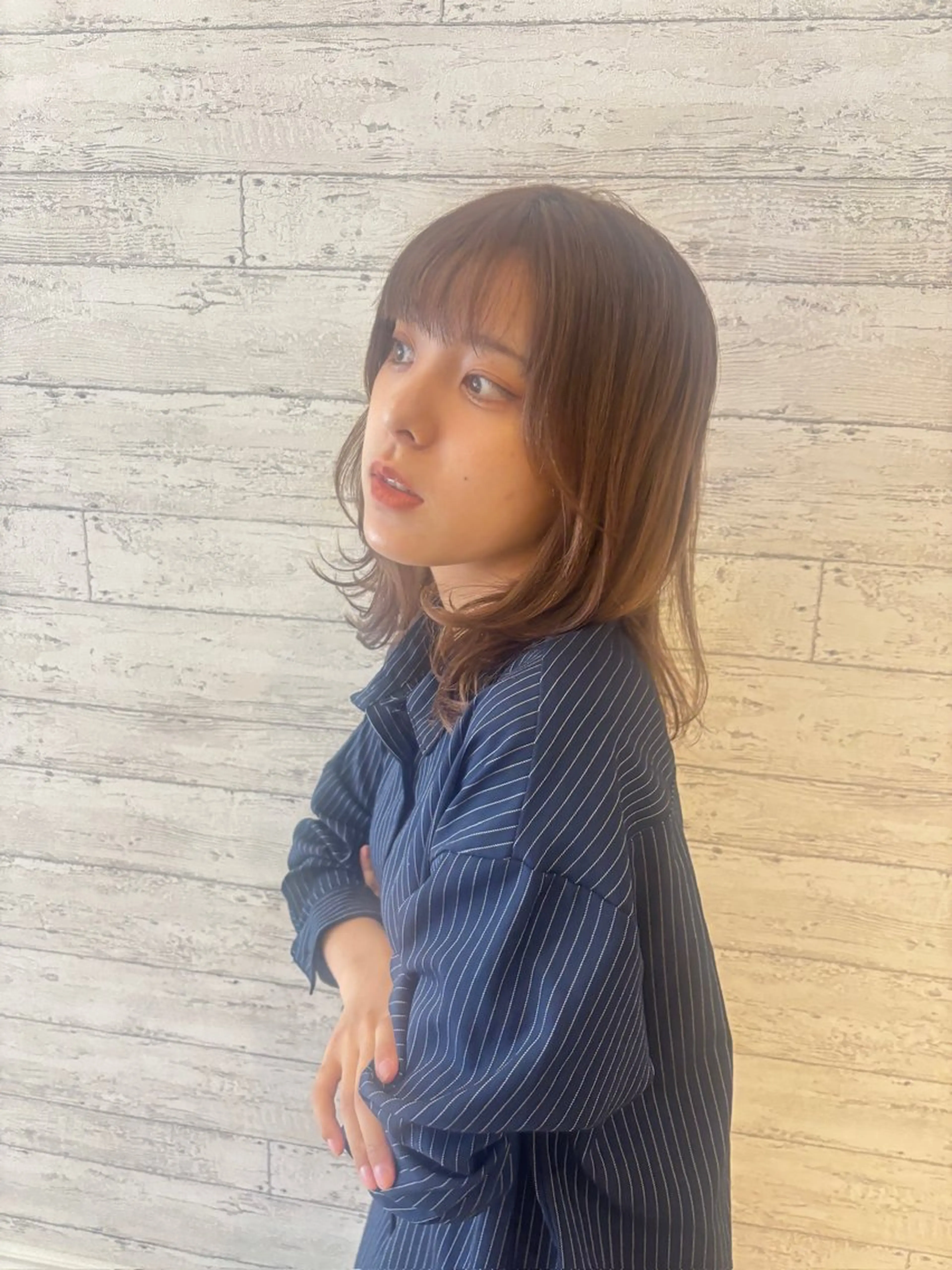 ミディアム くびれヘア カット 朝尾 愛花のヘアスタイル