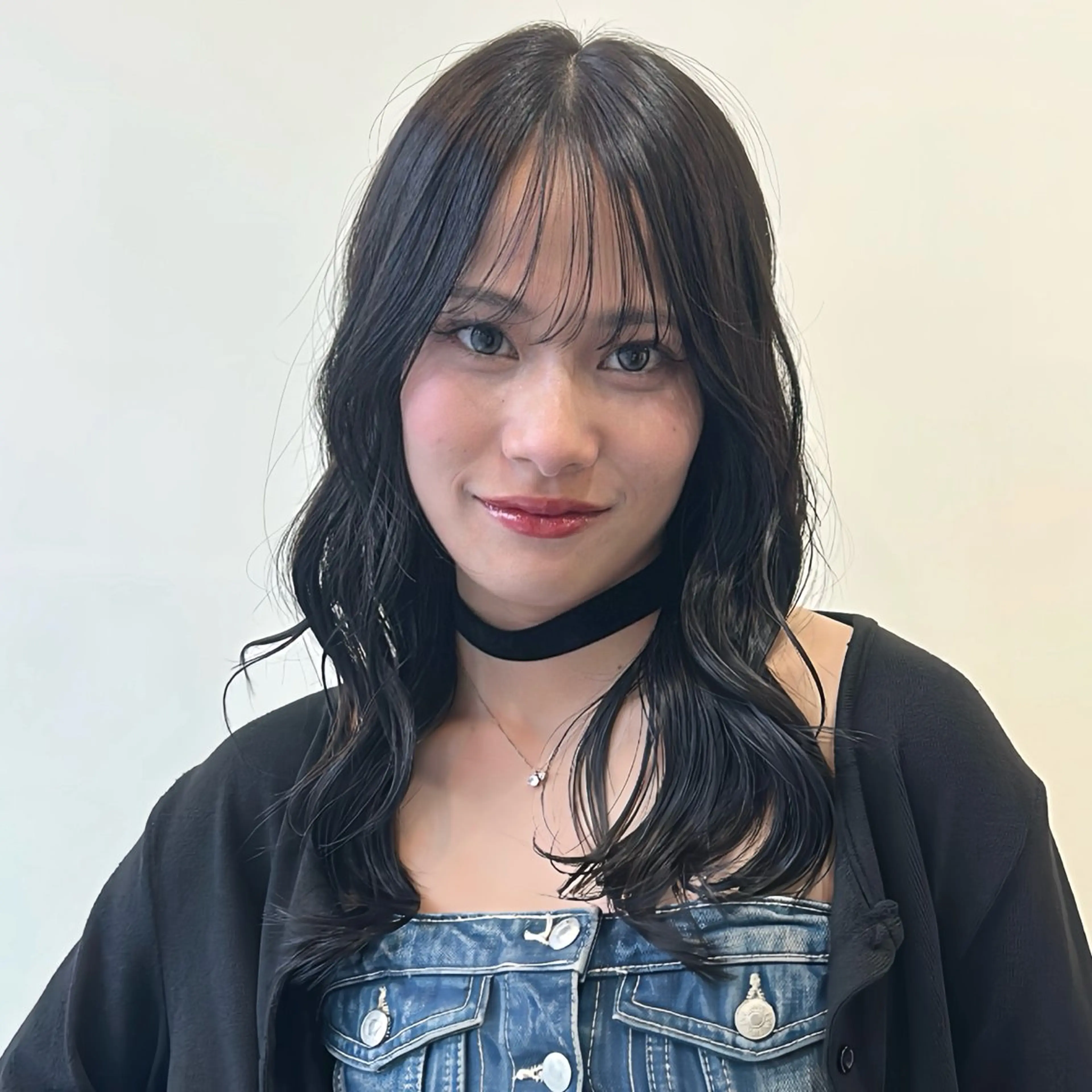 セミロング カラー セミロングパーマ アッシュ アッシュグレー アッシュグレージュ ベージュカラー BIGOUDI  salon所属・ブリーチなし/ ベージュ/ayumuのヘアスタイル