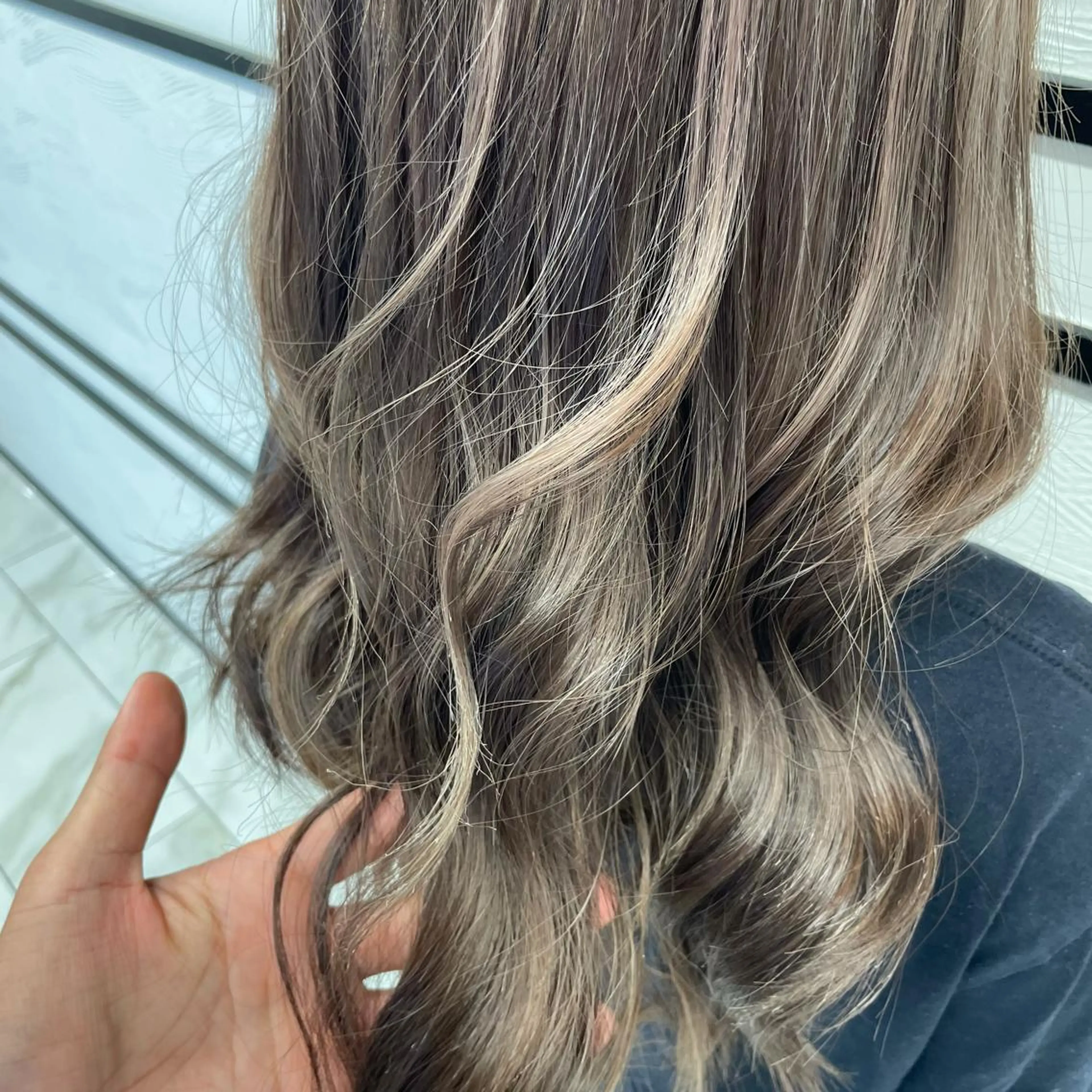 セミロング カラー 小顔カット✨ 透明感カラーのヘアスタイル