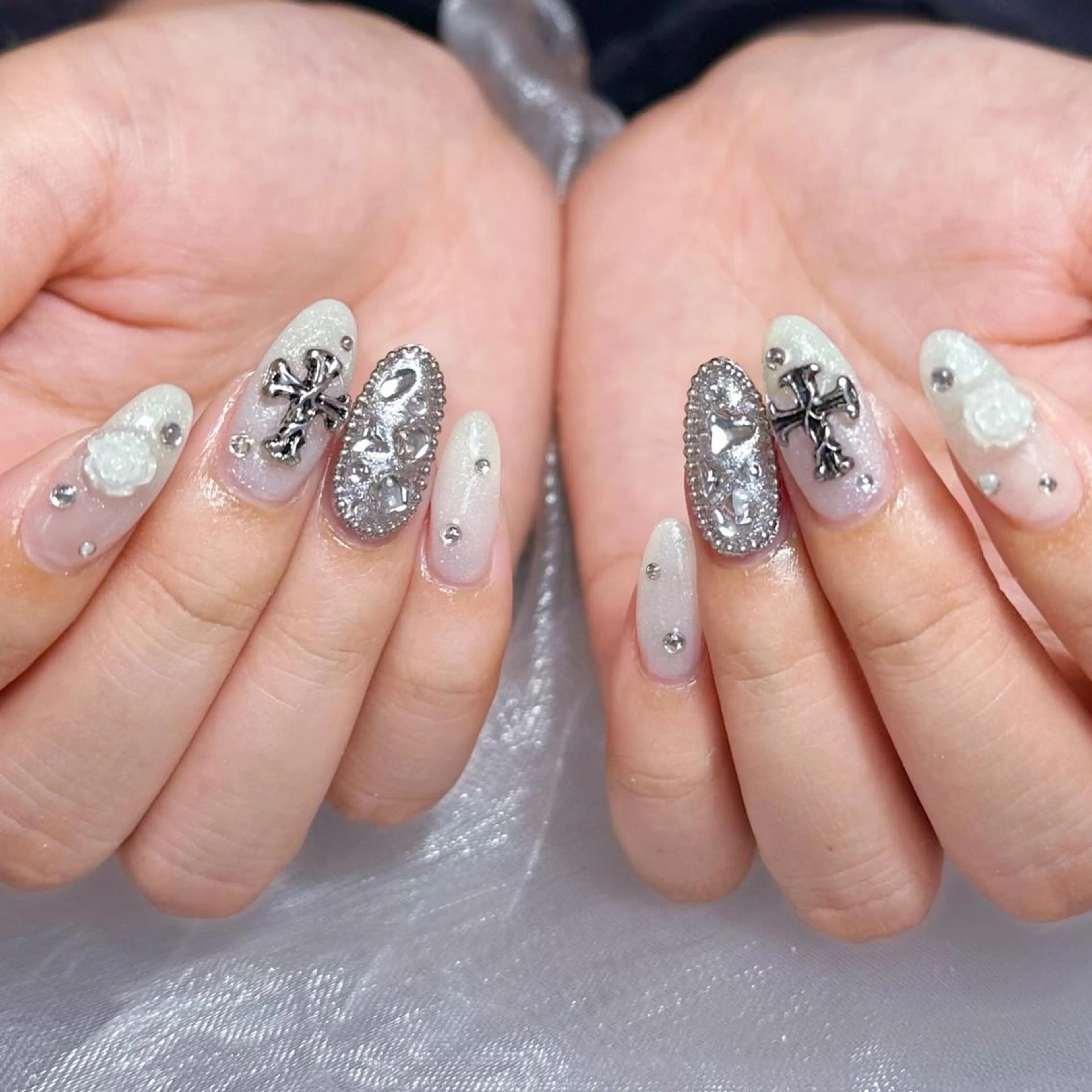 ネイル アートネイル オーロラネイル ガーリー キラキラネイル マグネットネイル ハンドネイル ハンドケア Diamond ✨のネイルデザイン