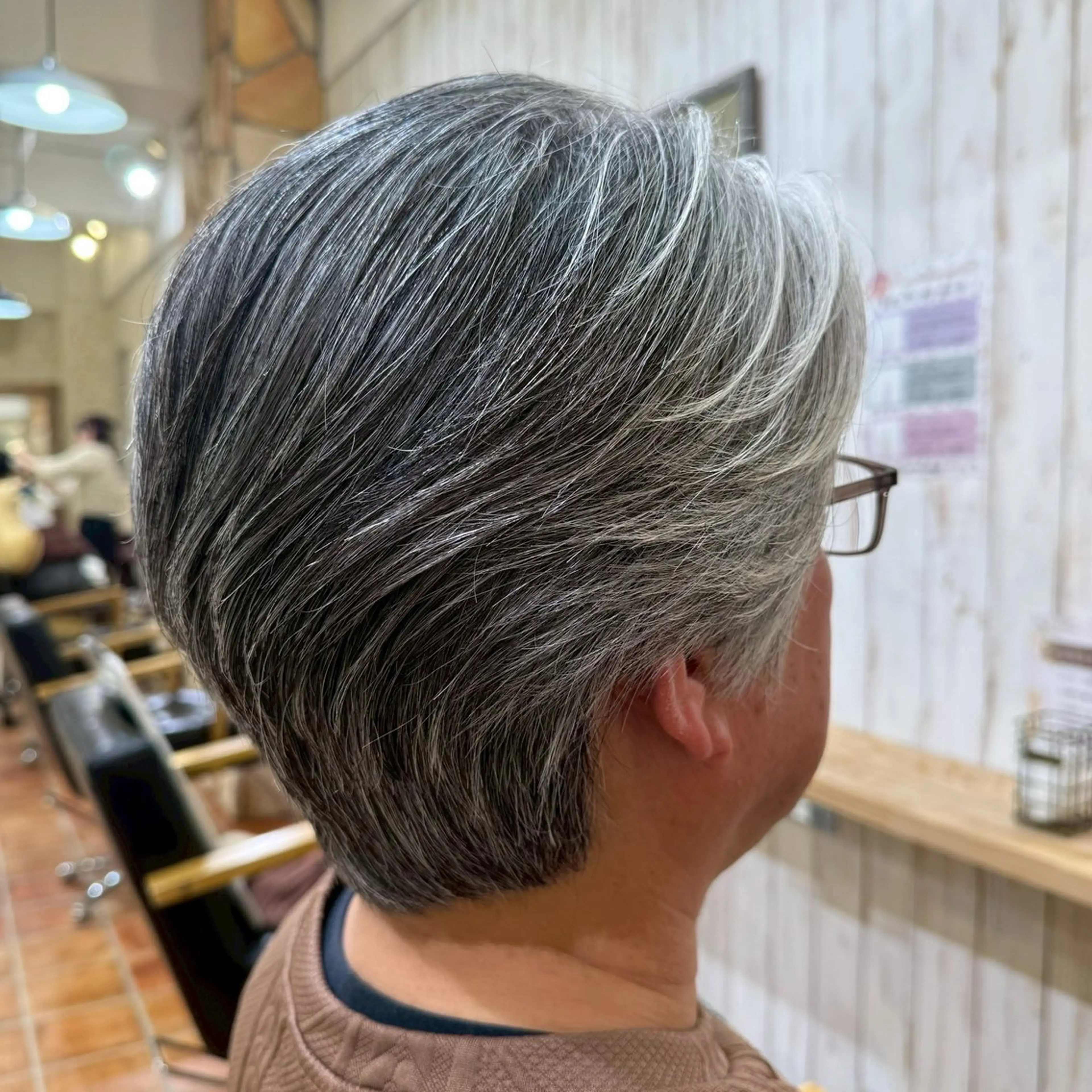 ショート メンズ センターパート 刈り上げ カット 野崎 桃実のヘアスタイル