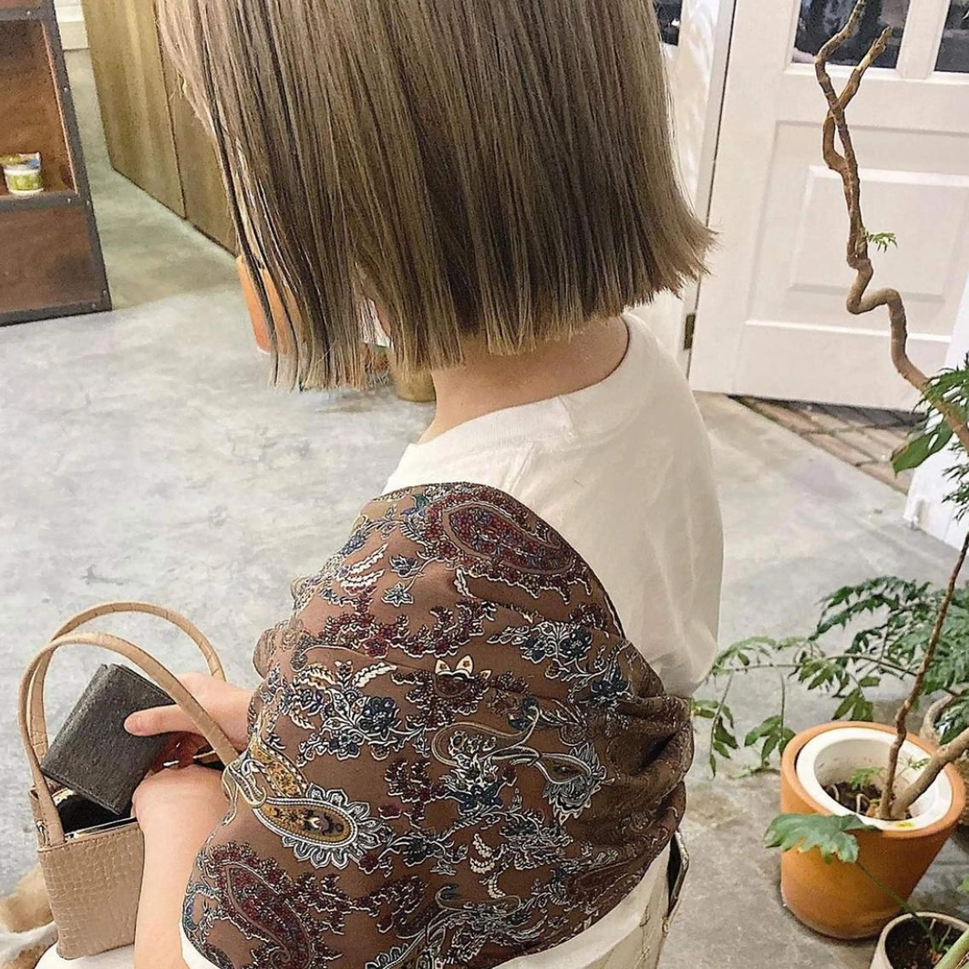 ショート カラー 切りっぱなしボブ ベージュカラー ブリーチ ハイトーンカラー ボブ デザインカラー🥂 YUKAのヘアスタイル