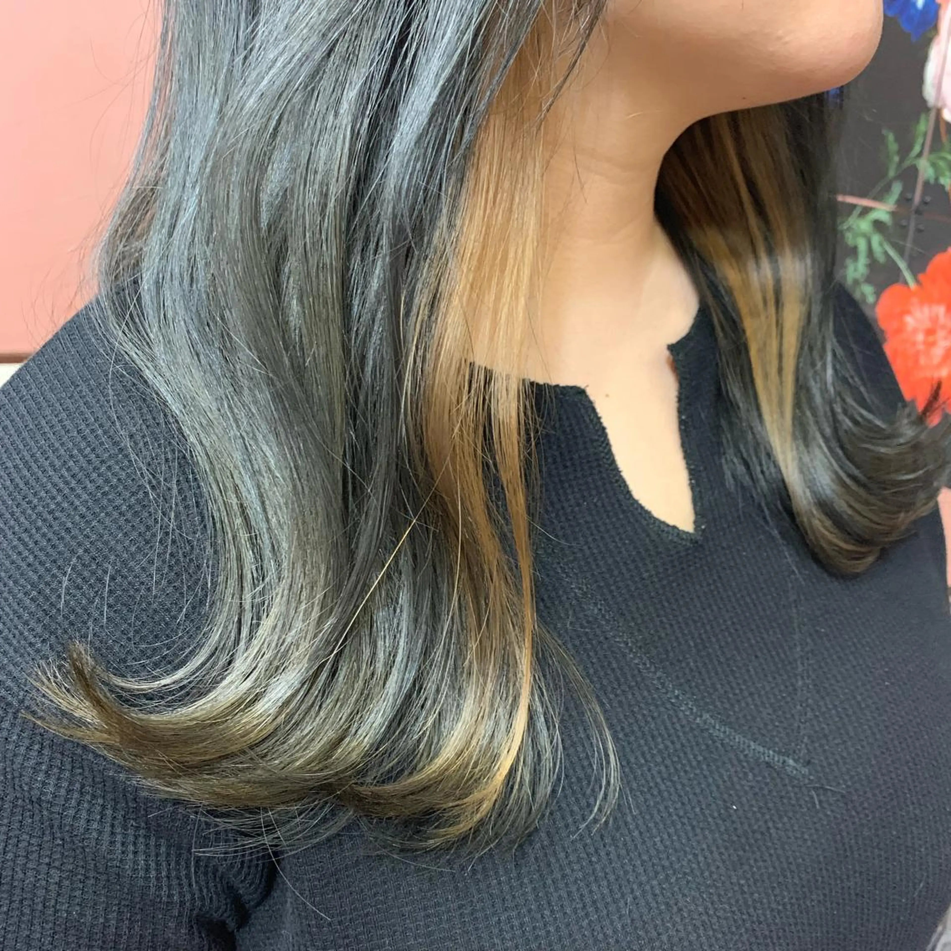 セミロング カラー ブリーチ ブルーカラー インナーカラー サダハルカ |chouetteのヘアスタイル