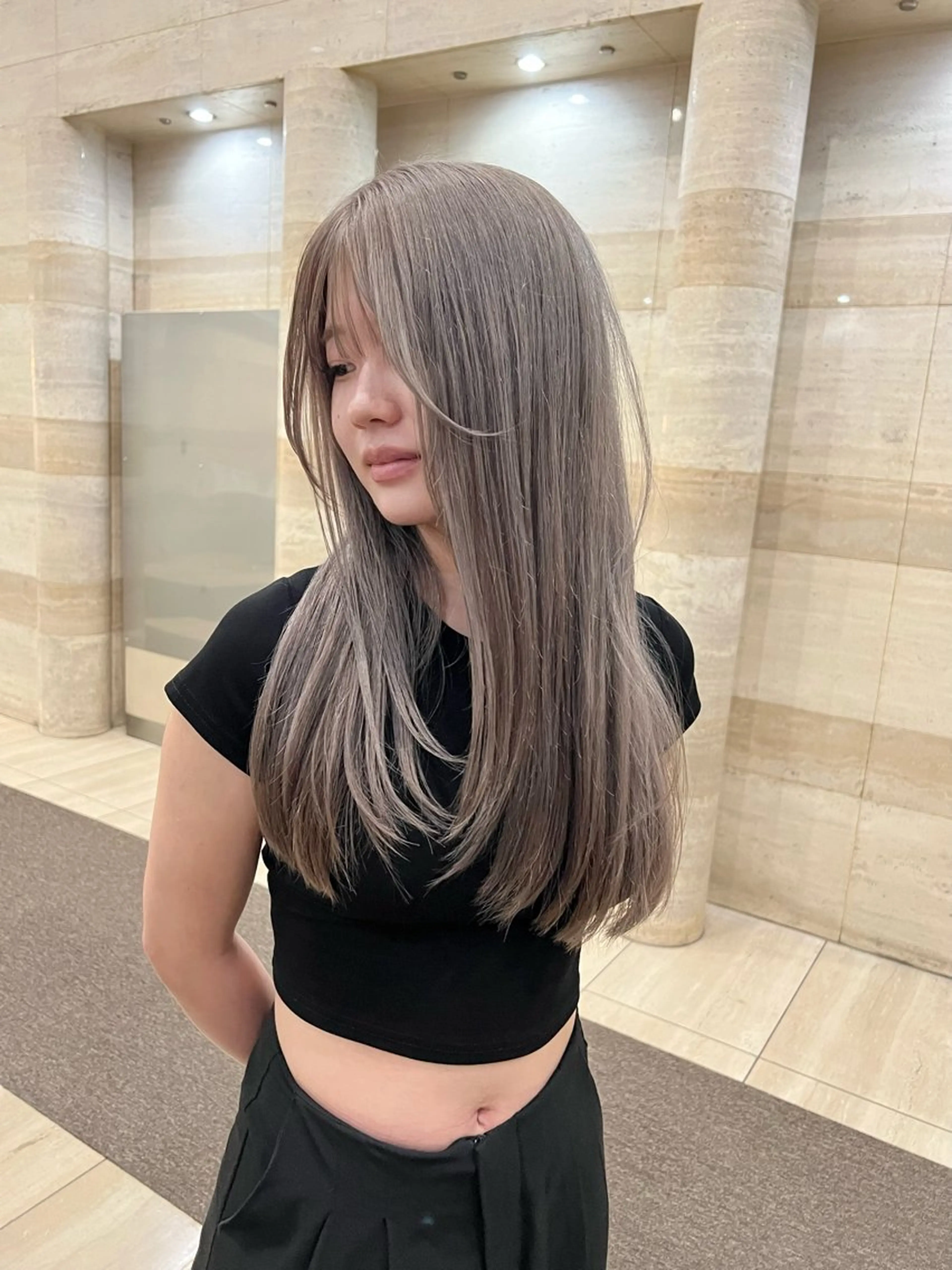 ロング カラー バレイヤージュ ベージュカラー ブリーチ ケアブリーチ ダブルカラー ヘアカラー Via officialのヘアスタイル