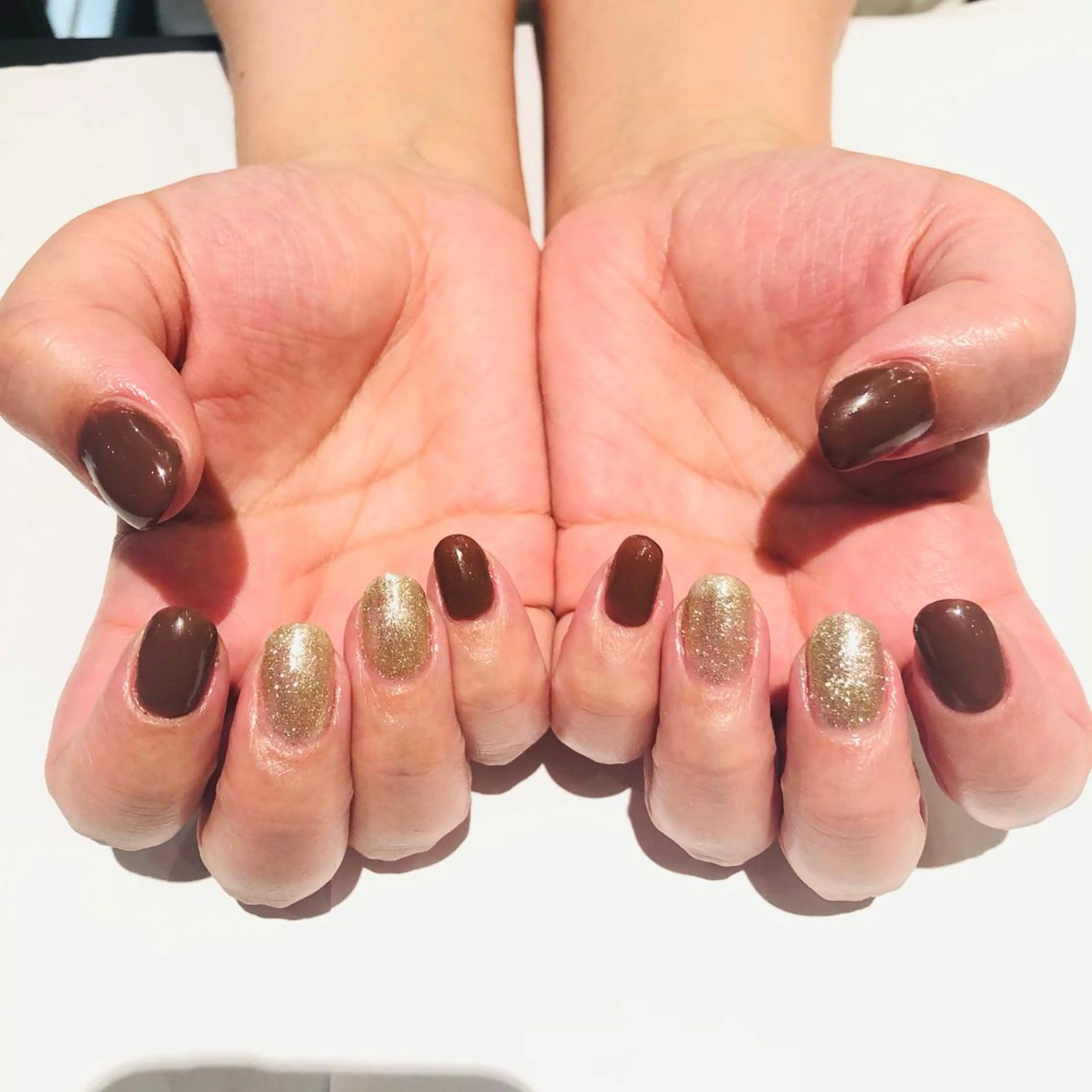 ネイル ブラウン ラメ(グリッター) 大阪福島 韓国まつげ Sayaka🤍🐩のマツエク・マツパデザイン