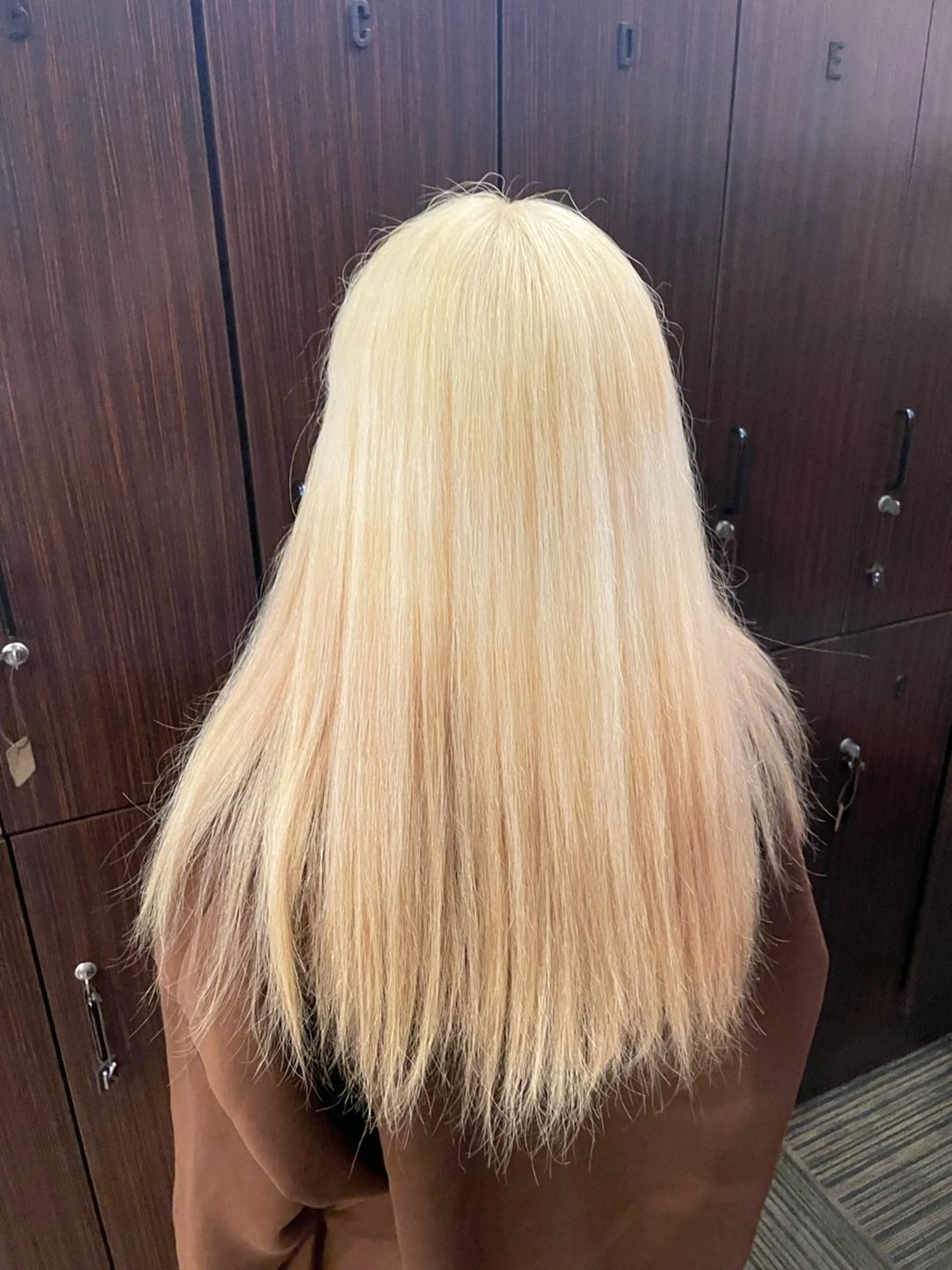 ロング カラー ブリーチ トヨシマ シュウトのヘアスタイル