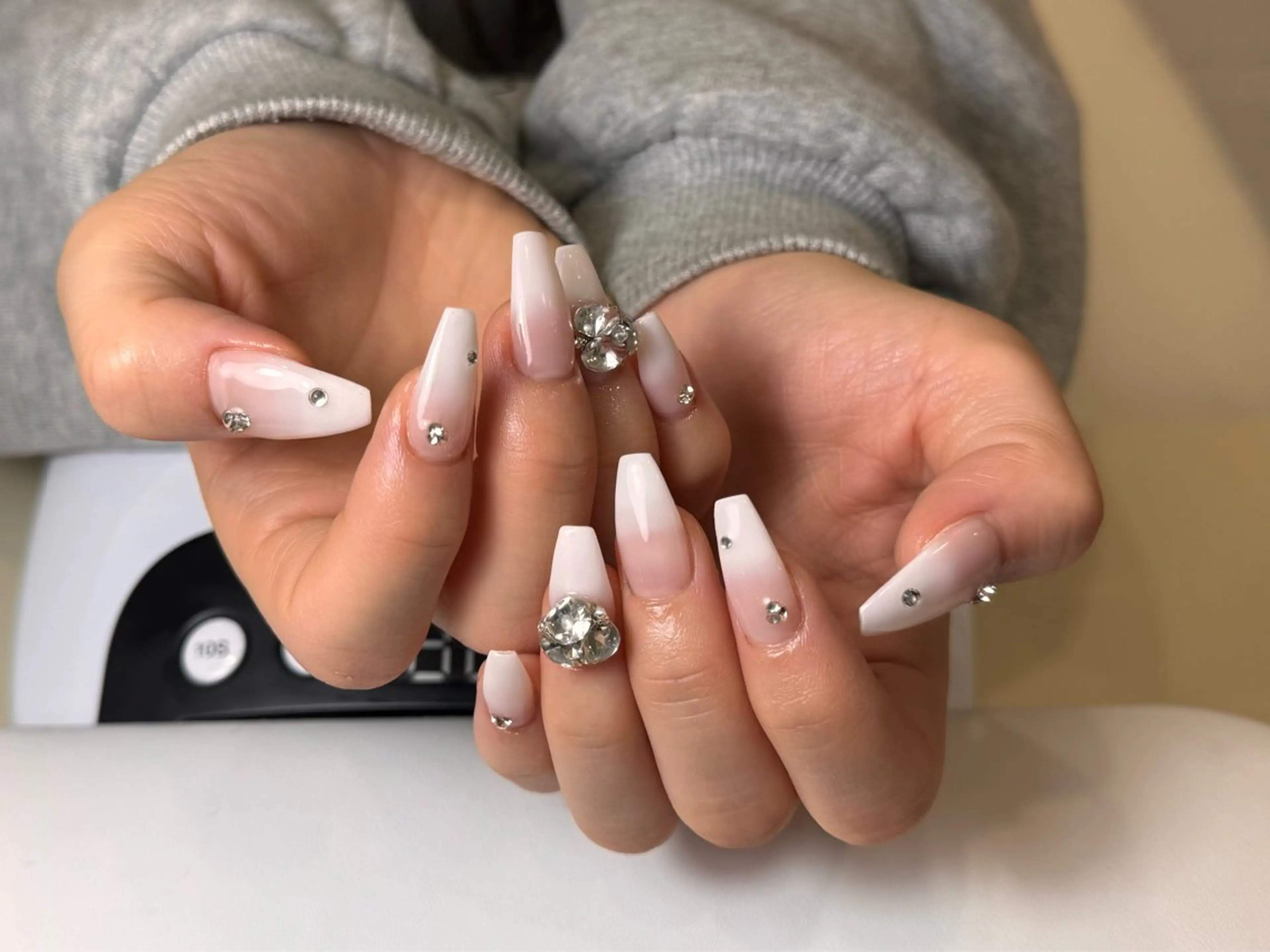 ネイル ジェルネイル グラデーション キラキラネイル ロングネイル スカルプネイル ハンドネイル チャ ミーのネイルデザイン