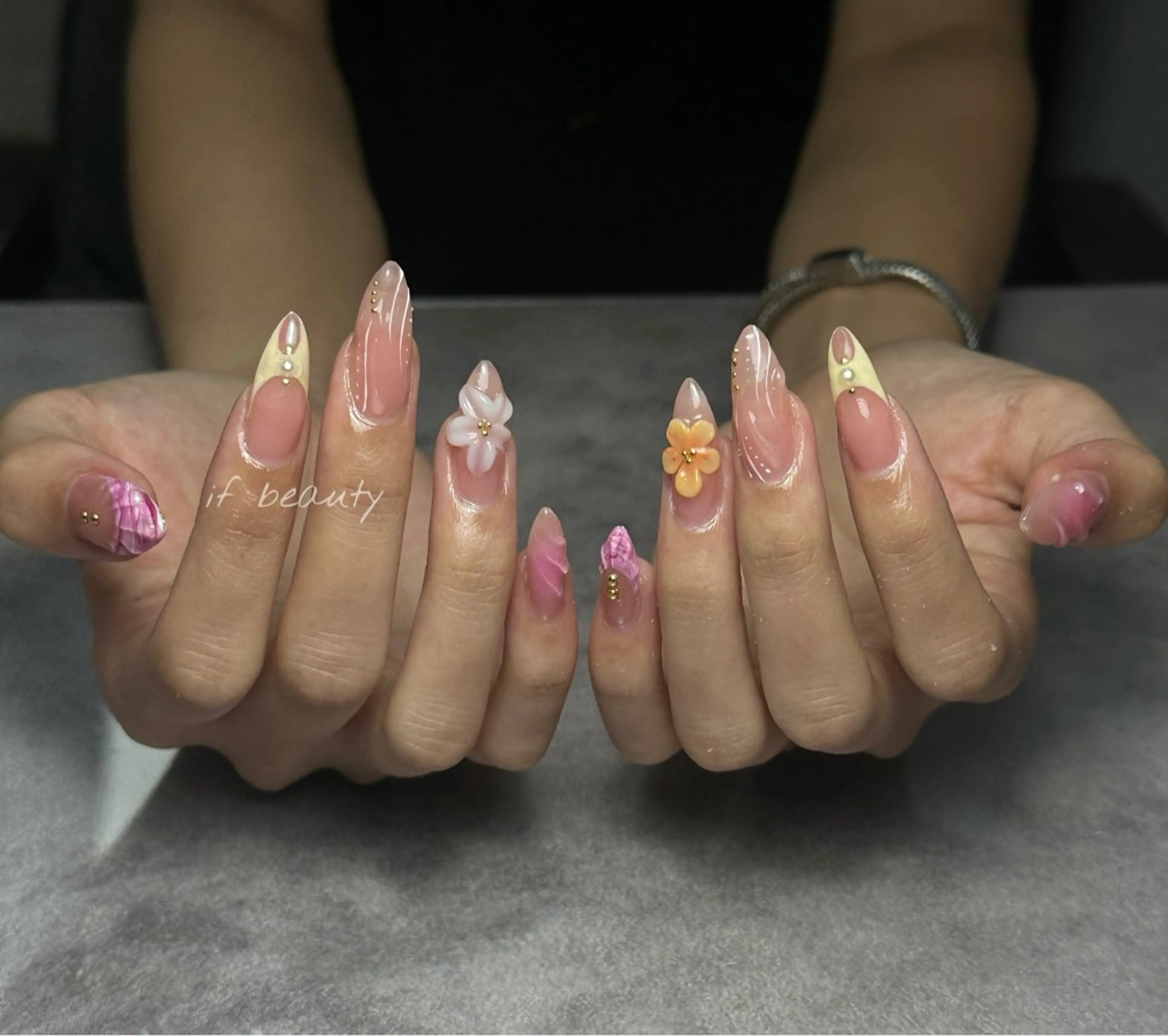 ネイル アートネイル ジェルネイル グラデーション パラジェル ワンホンネイル ハンドネイル if Hair＆Nail Salon所属・IKA /海外ネイル /個性派/ワンホンのネイルデザイン
