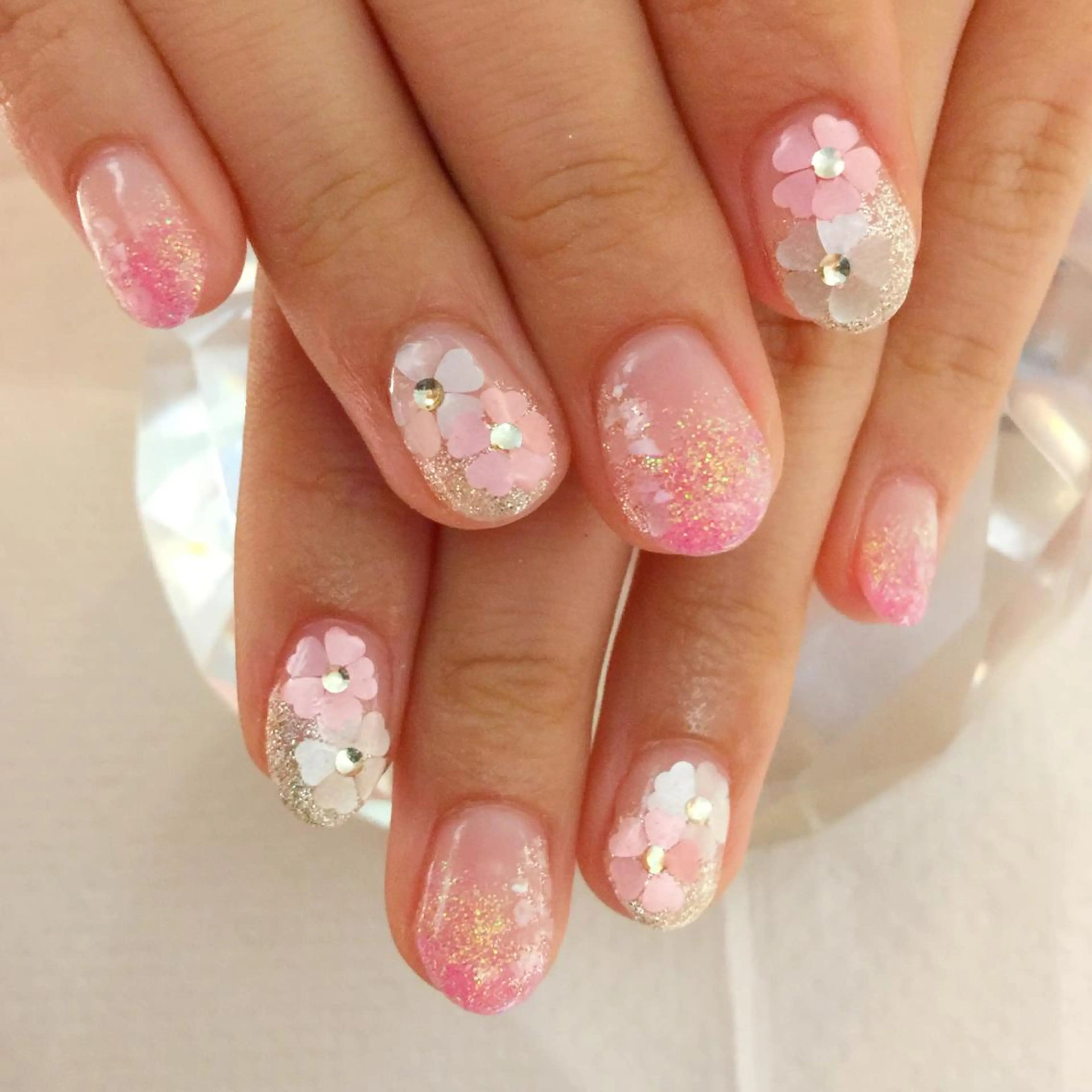 ネイル アートネイル フラワーネイル グラデーション キラキラネイル ラメ(グリッター) YUN 💅のネイルデザイン