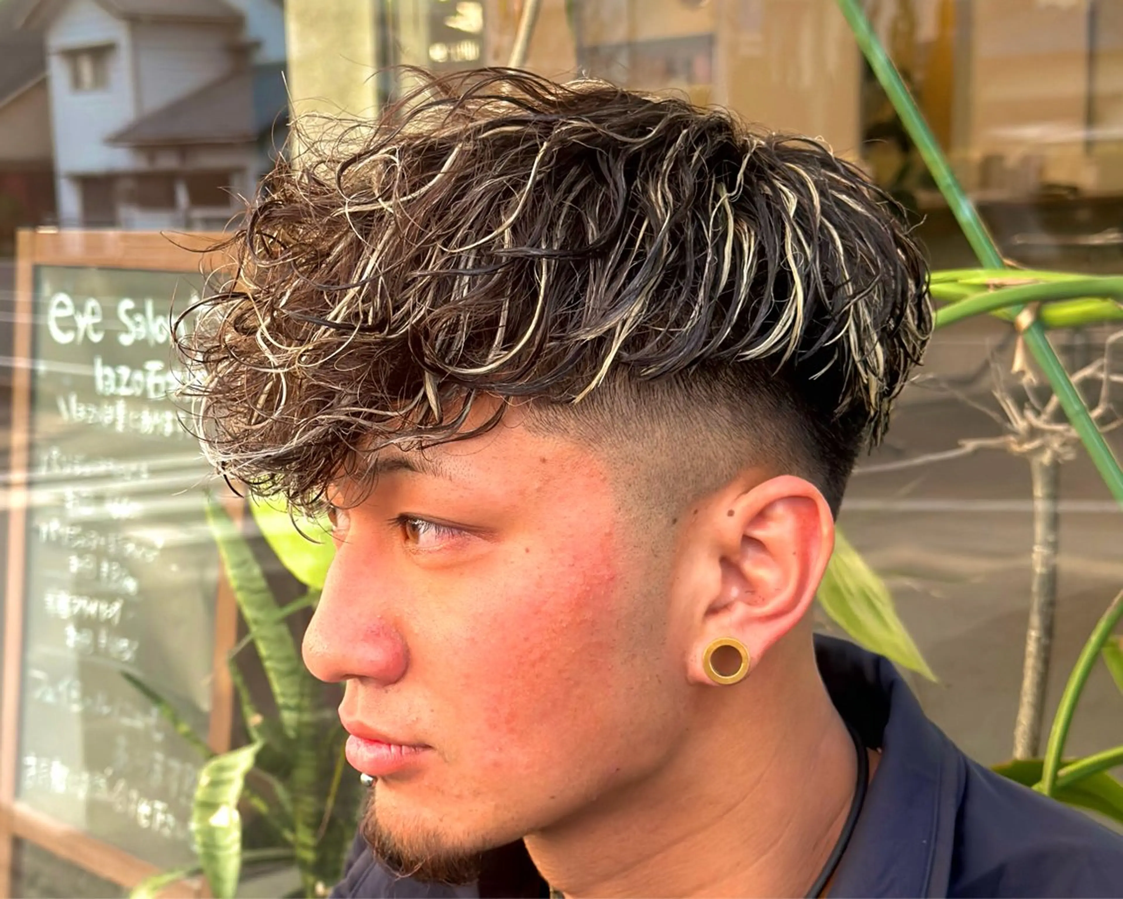 メンズカット+ハイライト+パーマの写真