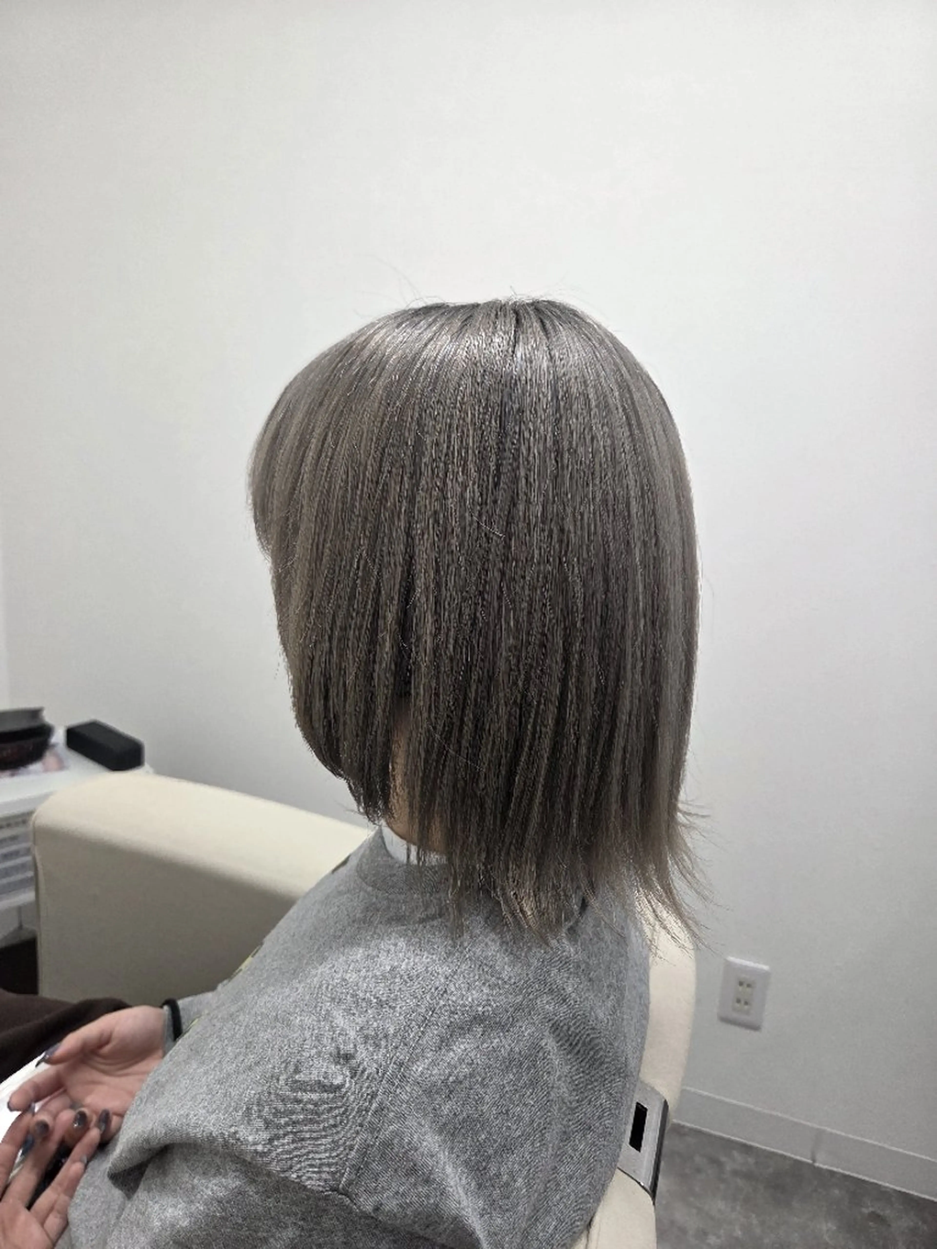 カラー ブリーチ シルバー ホワイトシルバー LA LEDENSI  仙台東口店所属・氏家 一磨の眉毛・アイブロウイメージ