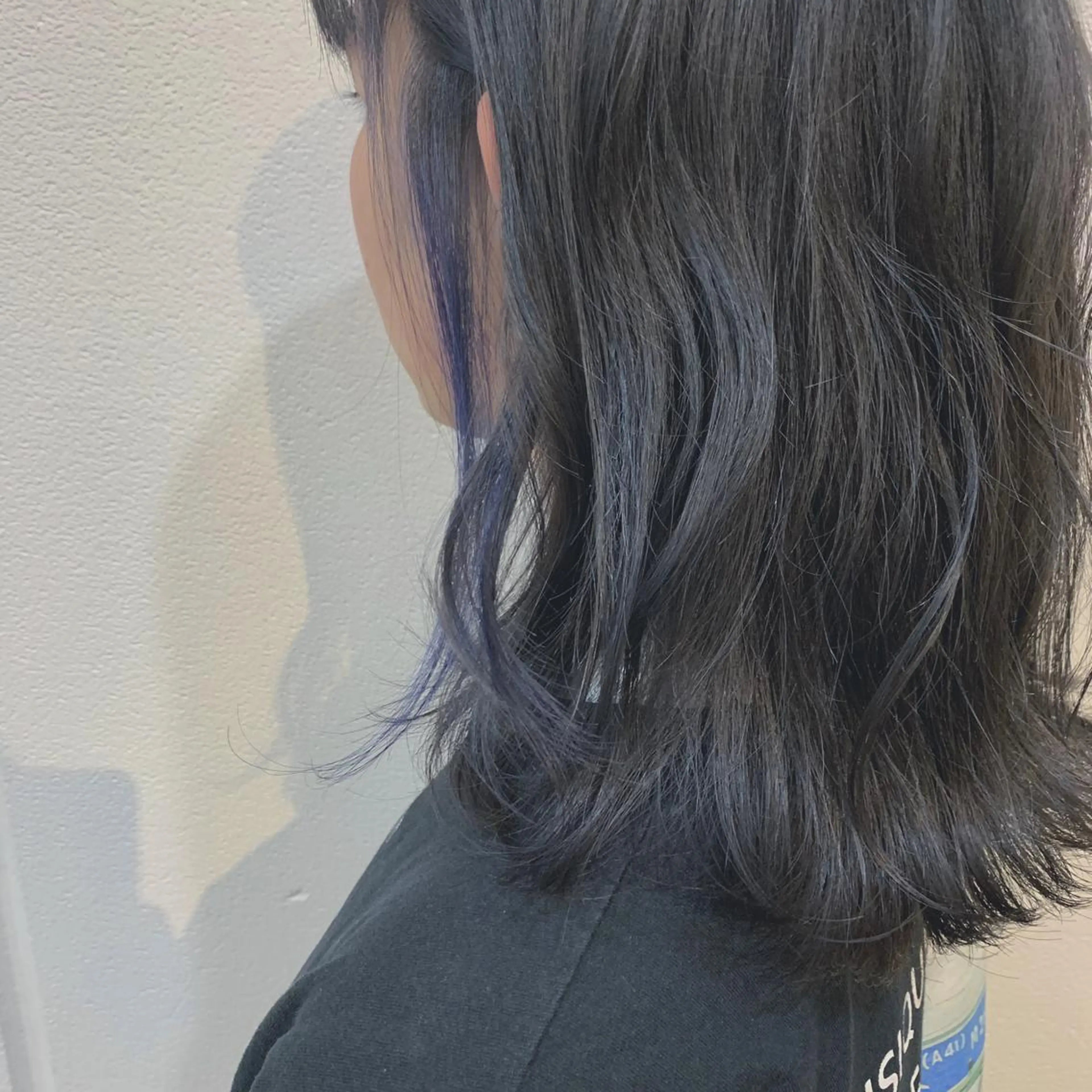 ミディアム カラー ブルーカラー ダークグレー Lolonois梅田 /Okazaki:)のヘアスタイル