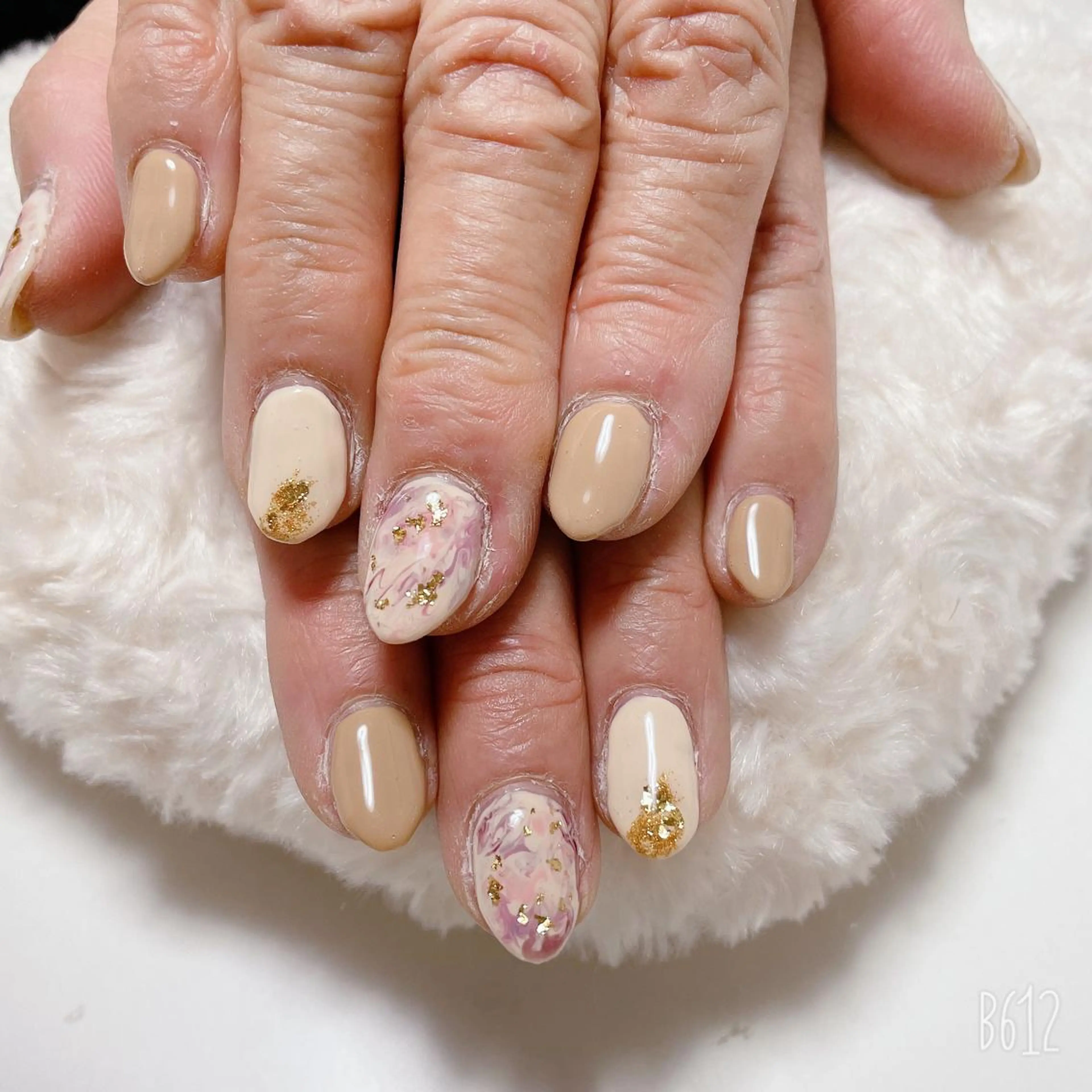 ネイル The Best Beauty受付担当のヘアスタイル