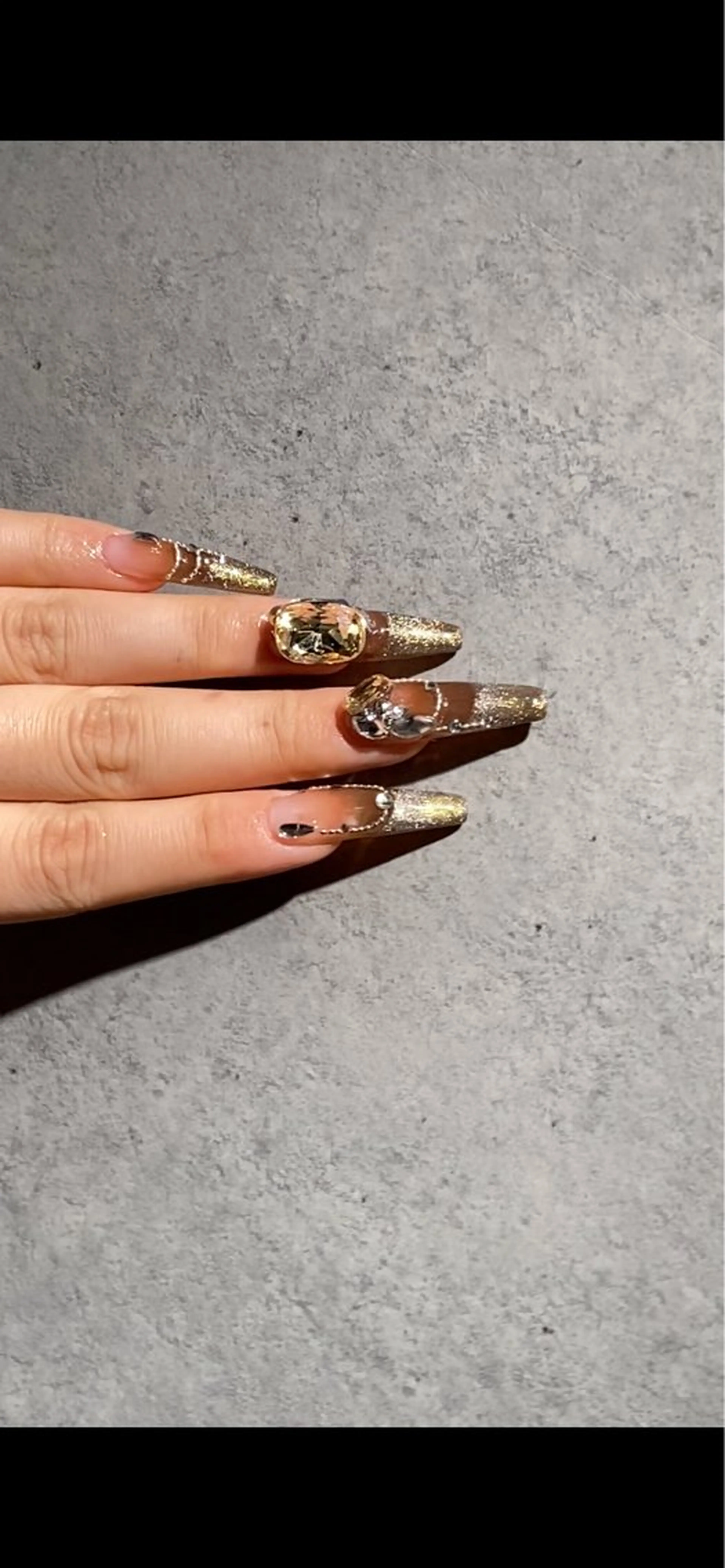 ネイル I-nailロング /ワンホン/キラキラのネイルデザイン