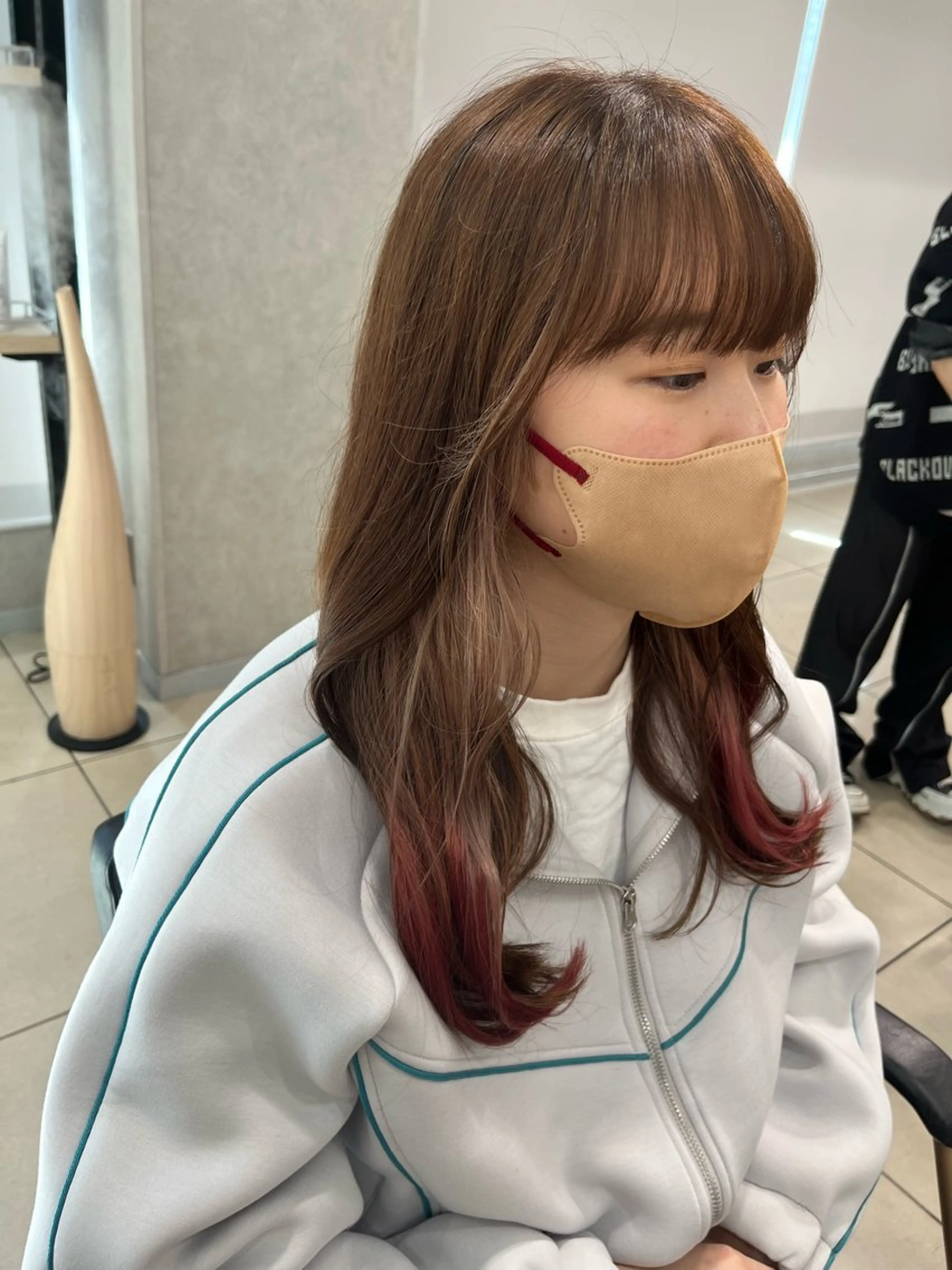 ロング カラー ベージュカラー グラデーションカラー ミルクティーベージュ ピンクカラー バイオレットカラー カット ヘアカラー 巖本 真希のヘアスタイル