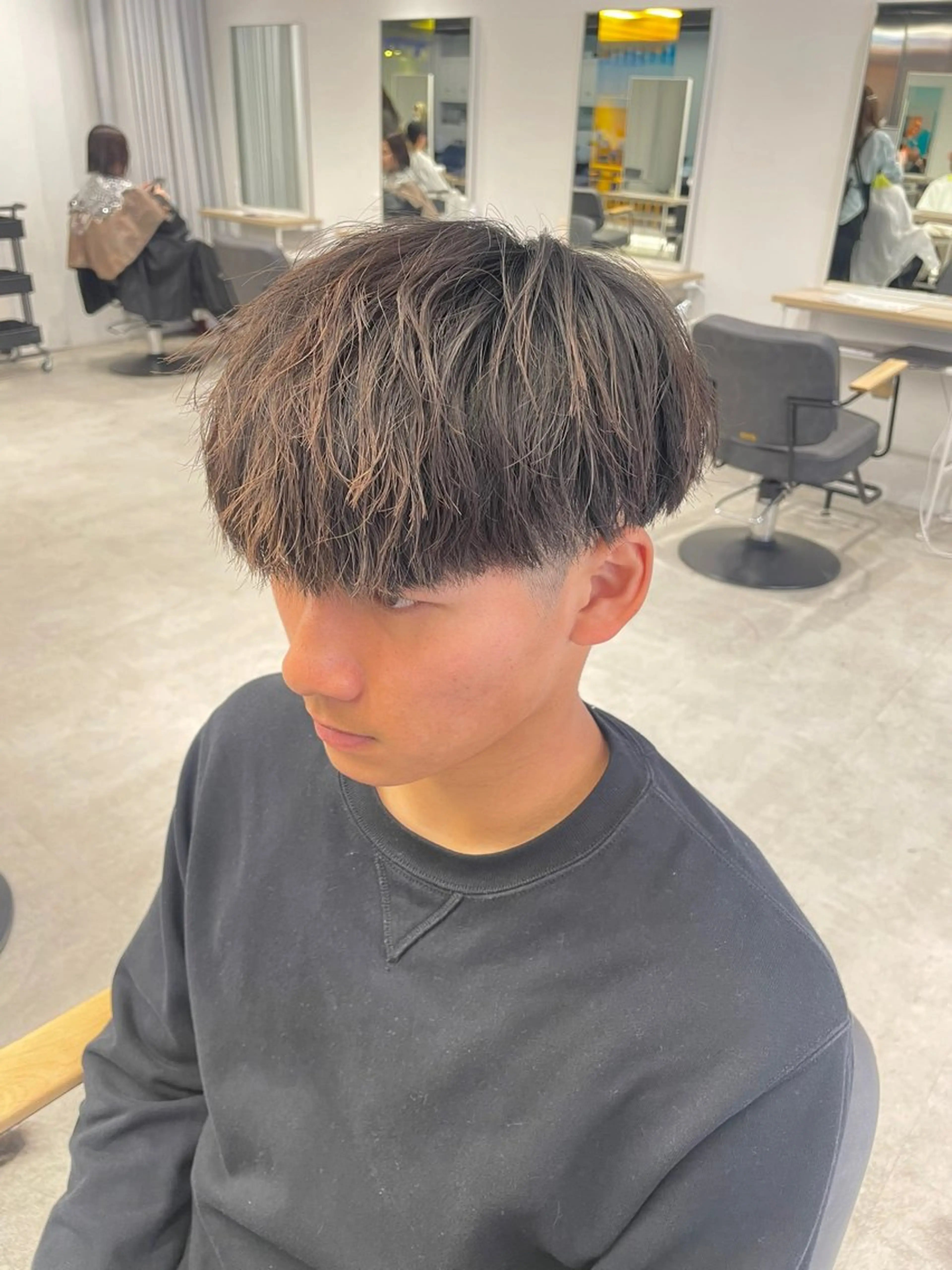 ショート パーマ メンズ メンズパーマ メンズツイストパーマ 波巻きパーマ スパイラルパーマ ツイストパーマ カット フェザーショート⚡️ REONのヘアスタイル