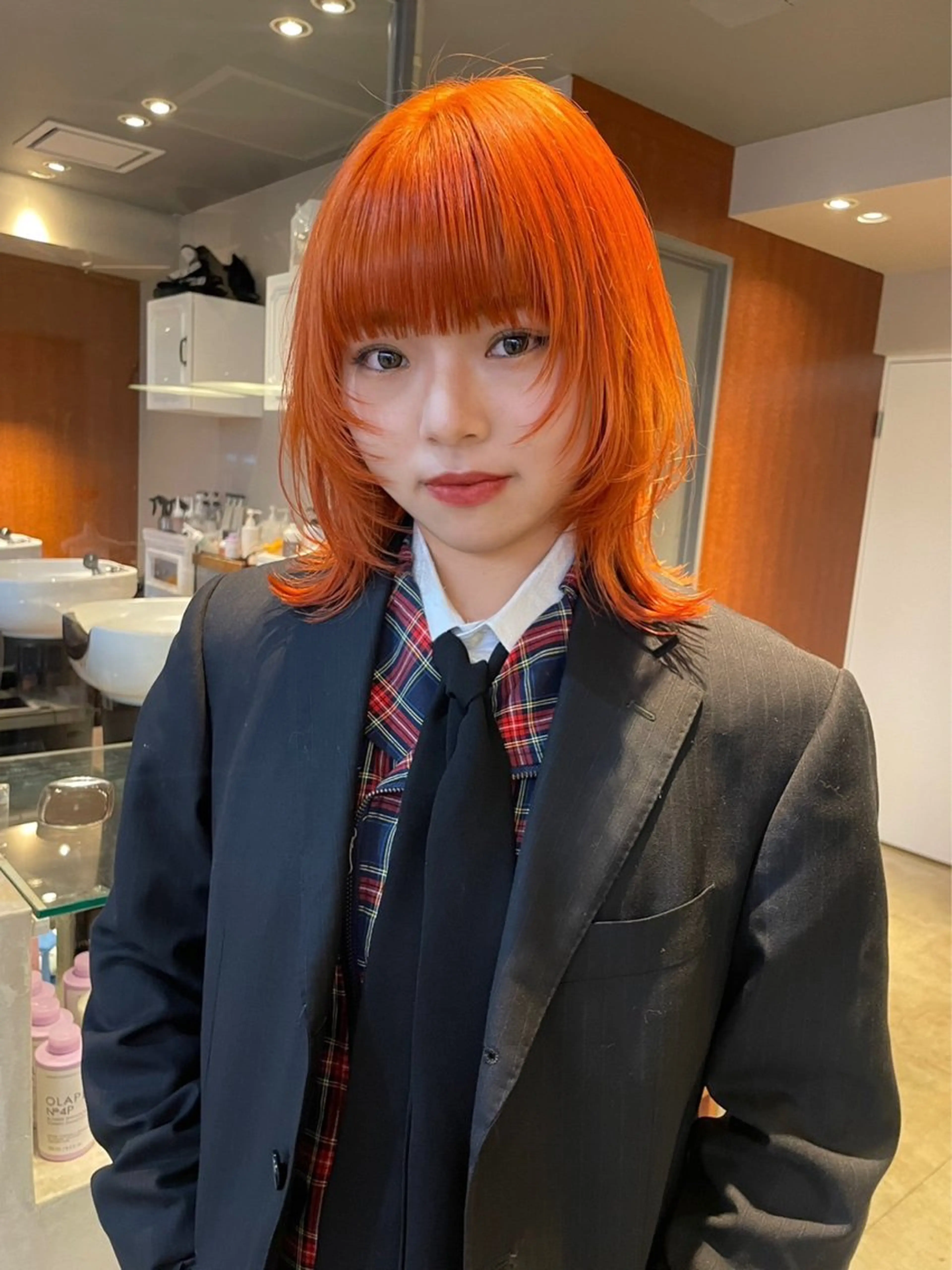 ミディアム カラー ブリーチ ハイトーン縮毛/暖色 なーな🎀🤍のヘアスタイル