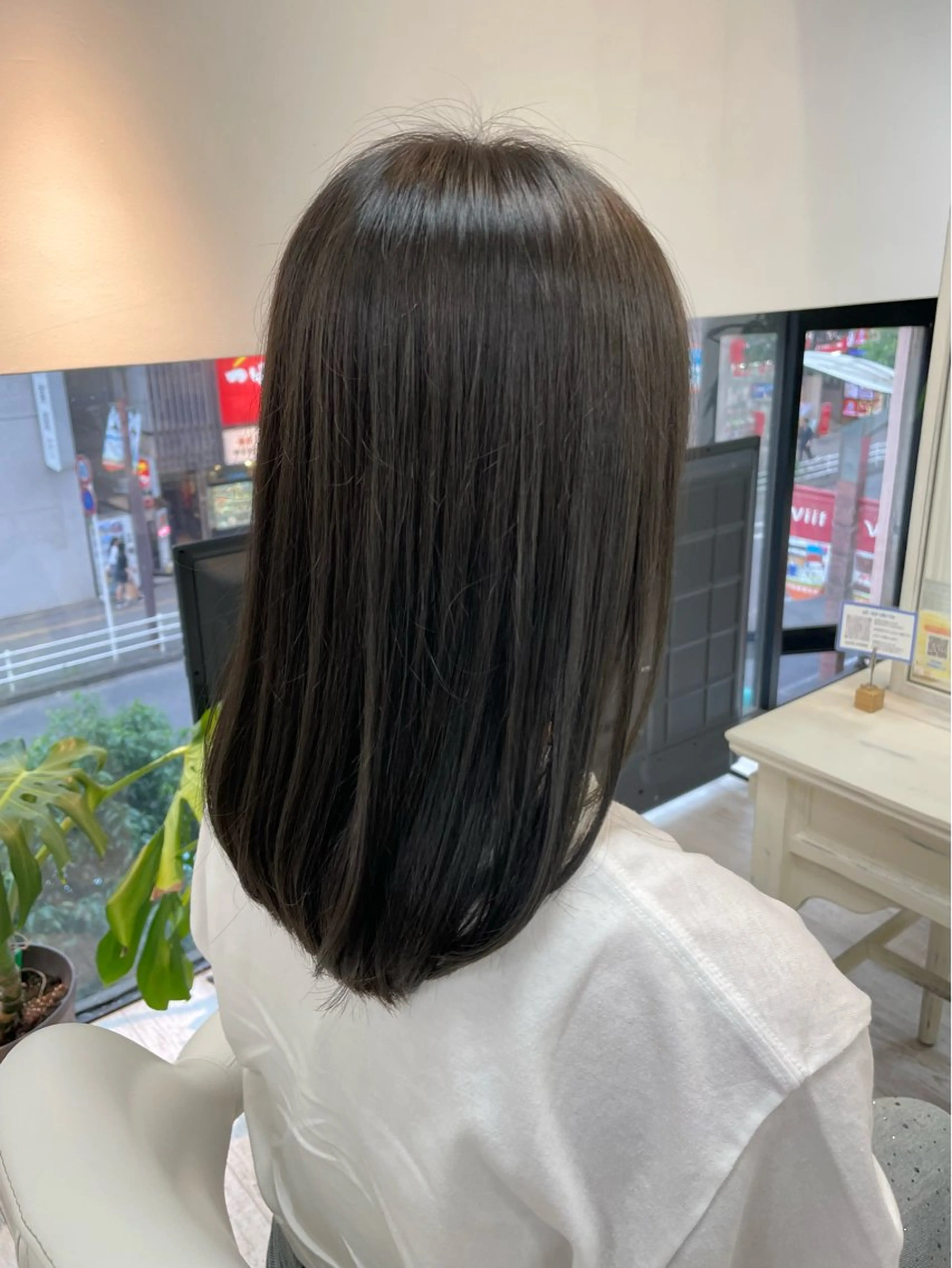 セミロング アッシュ アッシュグレー アッシュグレージュ カット ヘアカラー トリートメント 新籾 尚哉のヘアスタイル