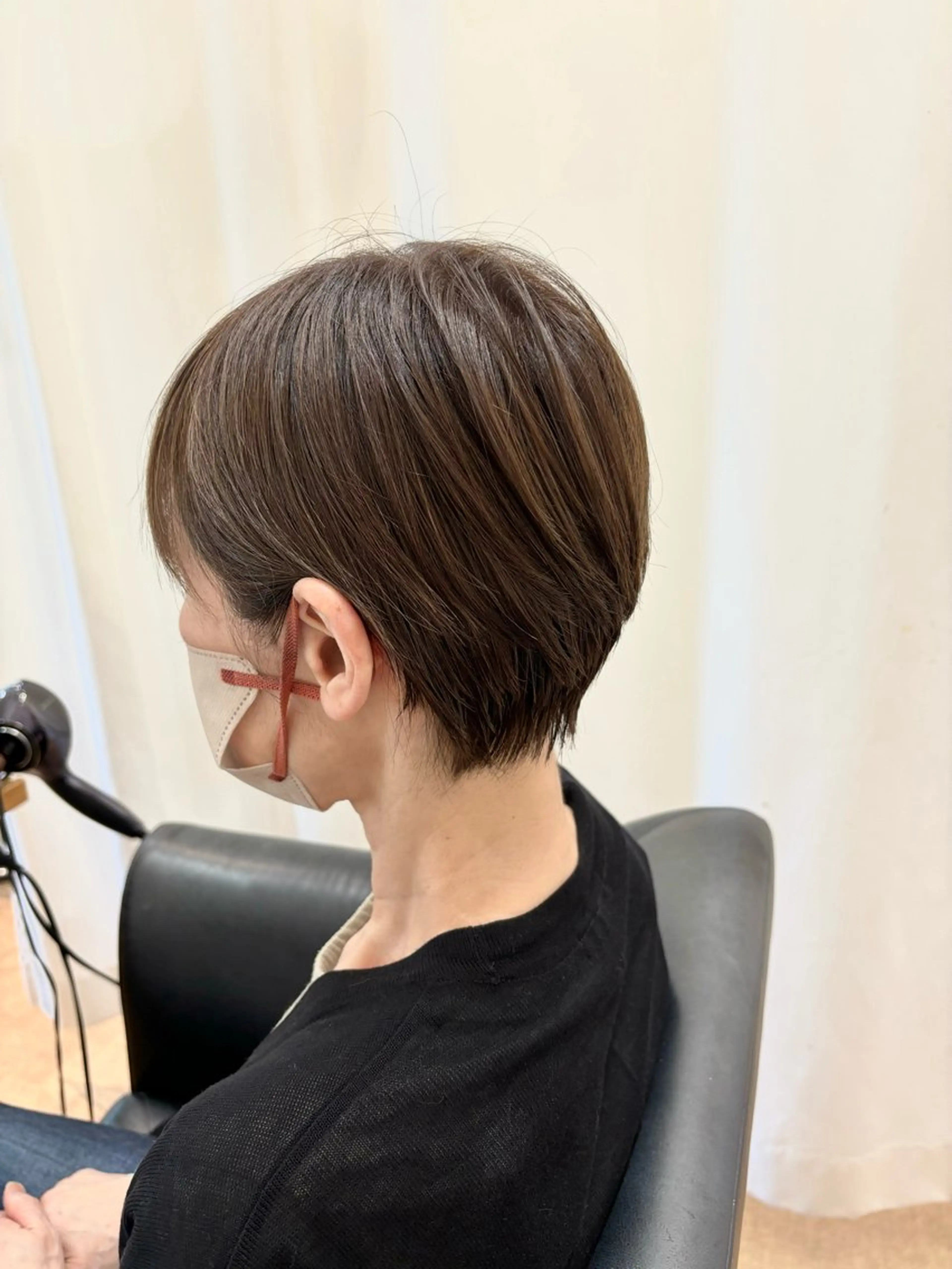 ショート カラー アッシュ 透明感カラー イヤリングカラー イルミナカラー ボブ カット ヘアカラー 秋山知穂🌸縮毛矯正 ショートお任せ🌸のヘアスタイル