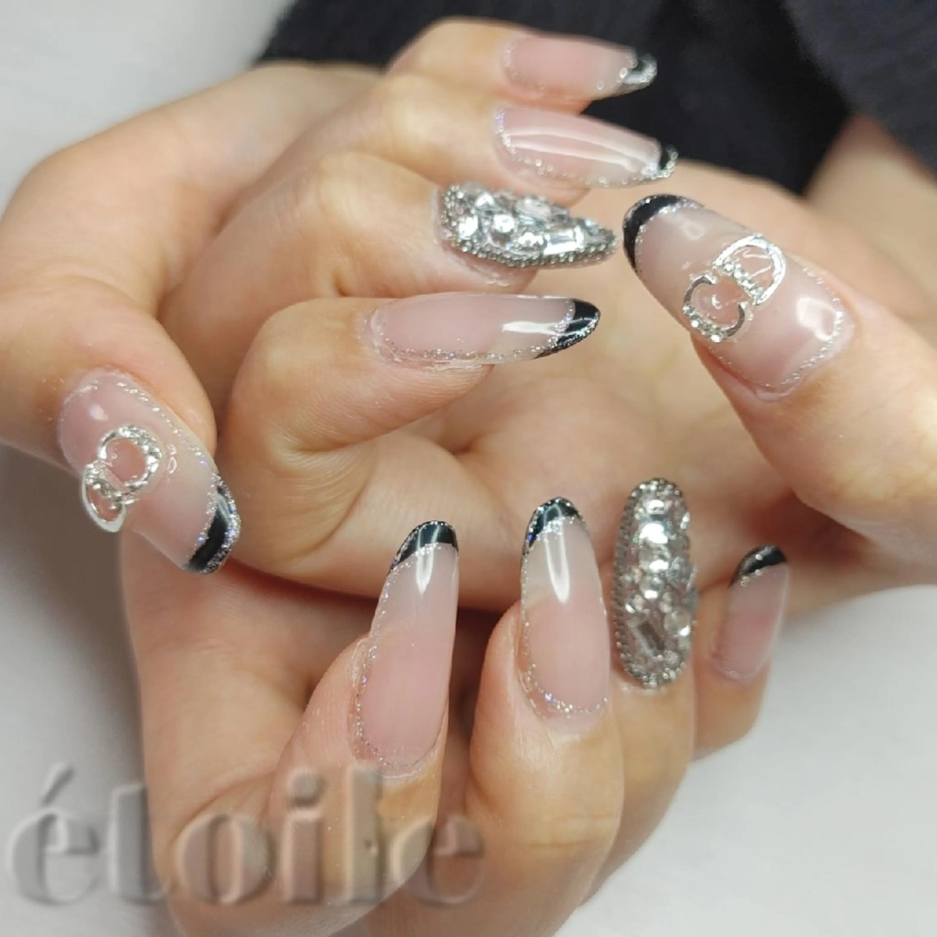 ネイル フレンチネイル ラメ(グリッター) ハンドネイル ハンドケア étoile(エトワール)所属・山田 可愛のネイルデザイン