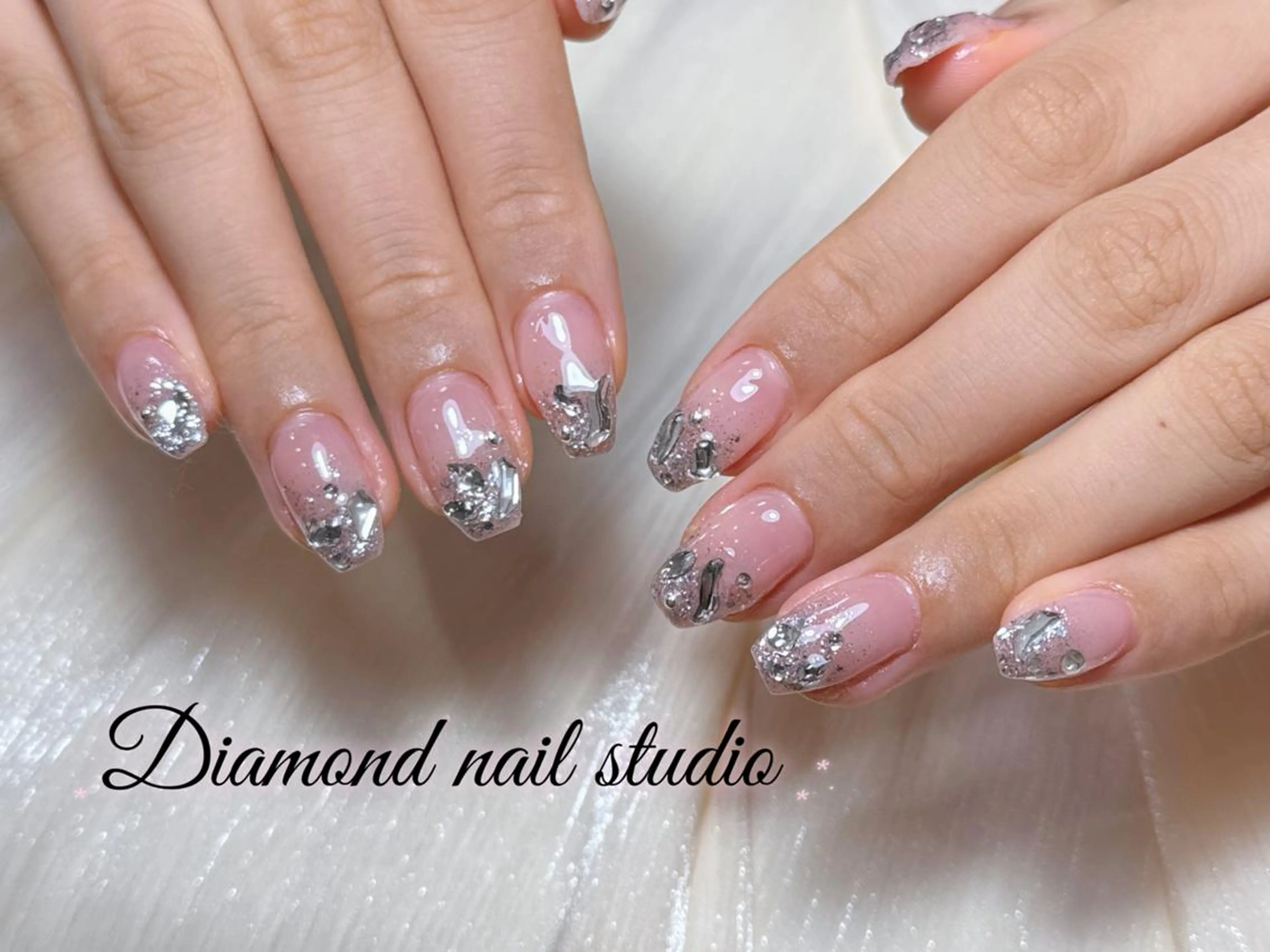 ネイル キラキラネイル 韓国ネイル マグネットネイル マットネイル 持ち込み ハンドネイル ハンドケア Ena 🧸のネイルデザイン