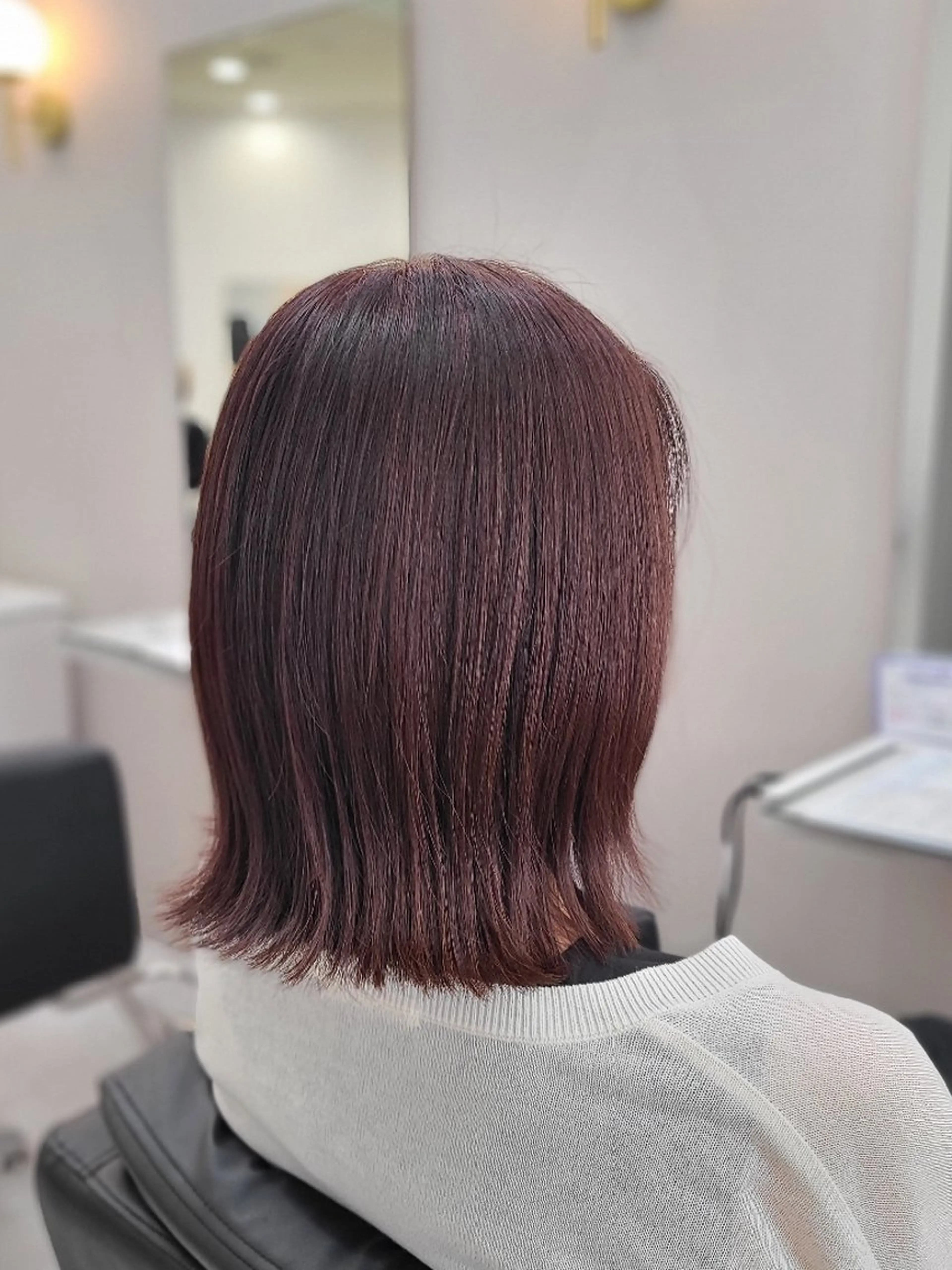 ミディアム カラー ボルドーカラー ボブ 外ハネヘア カット ヘアカラー 桐島 令奈のヘアスタイル