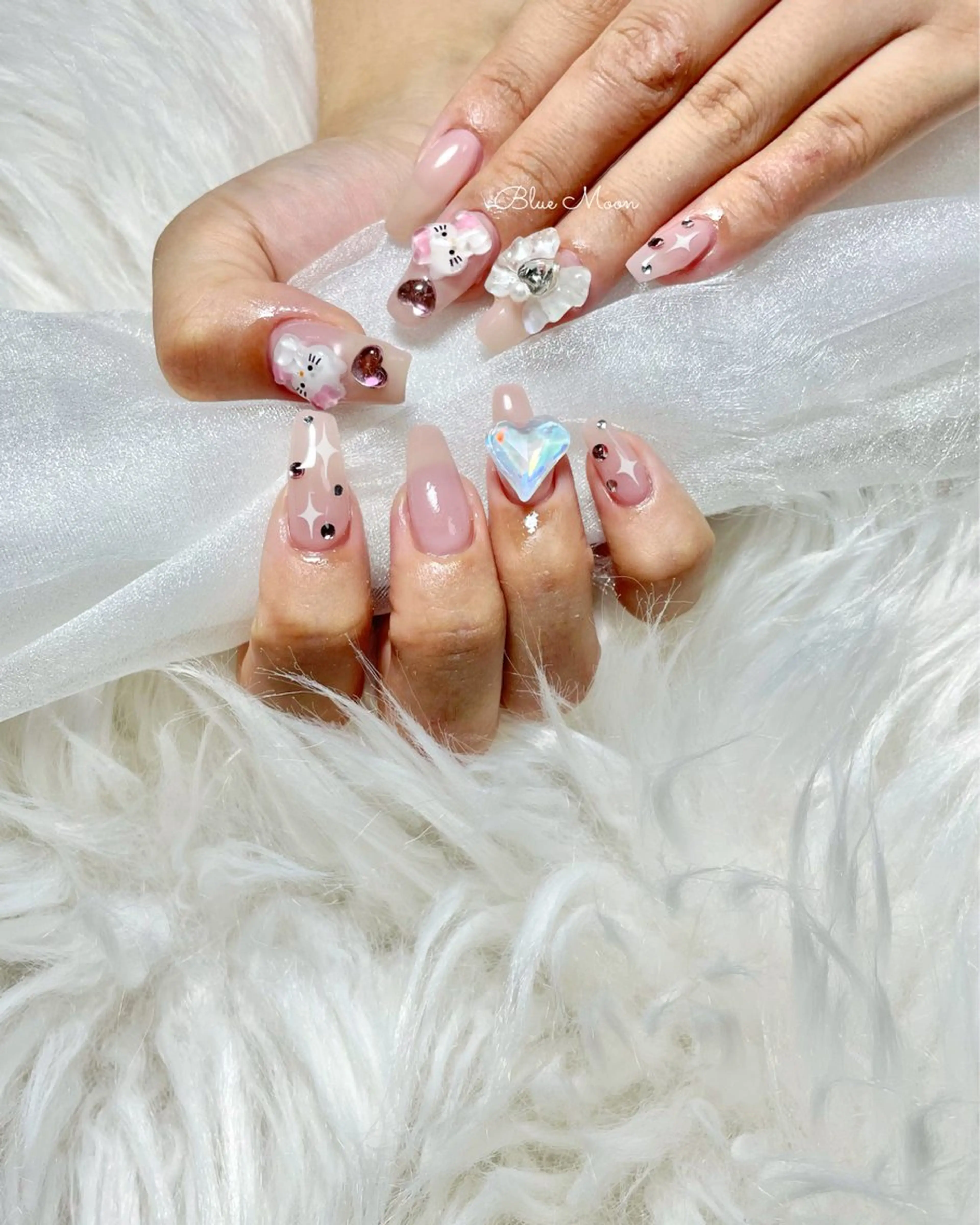 ネイル ハート 持ち込み リボン ストーンネイル ハンドネイル フットネイル ハンドケア nail salon Blue Moonのネイルデザイン