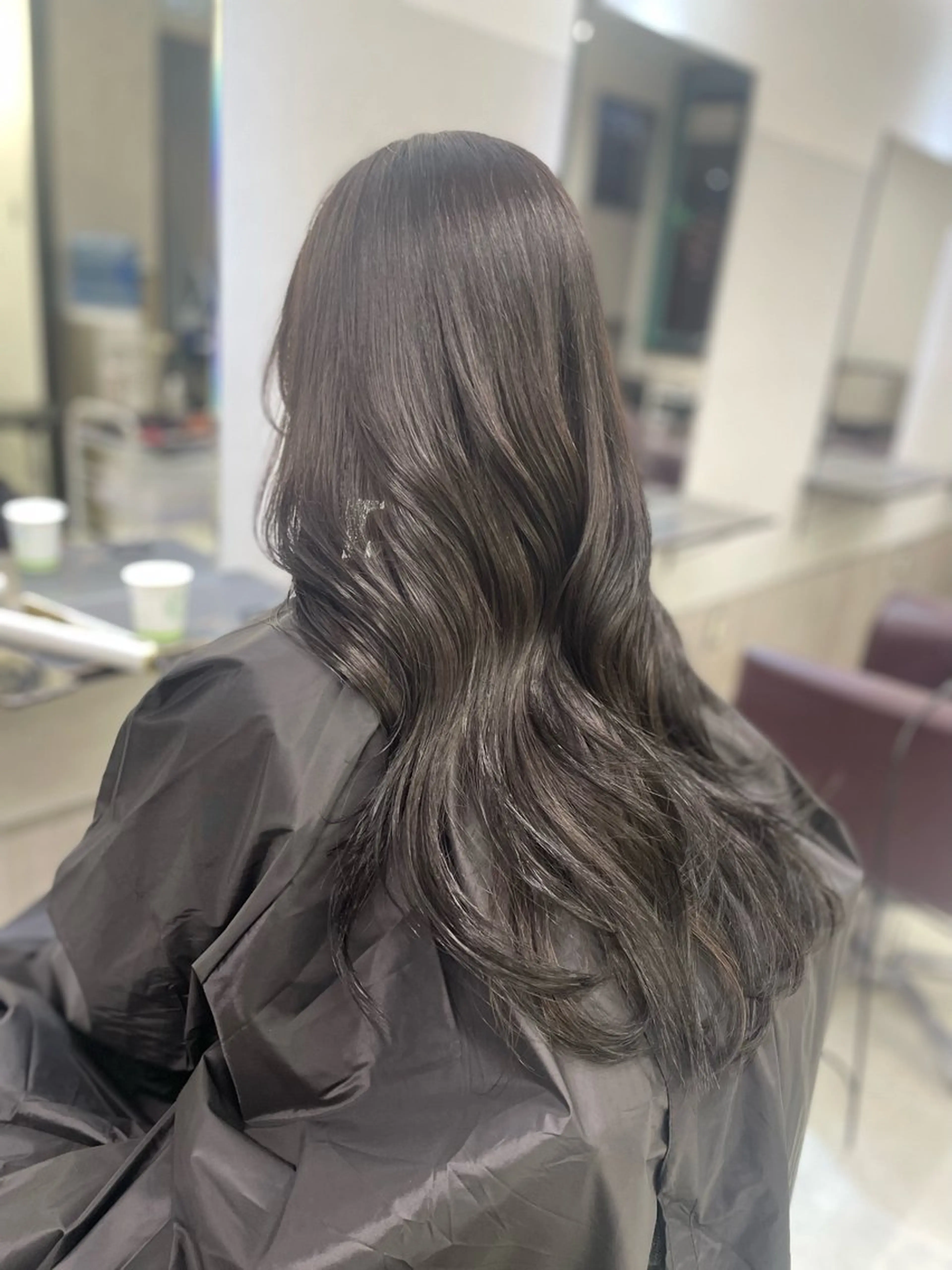 ロング カラー グレージュ オリーブグレージュ オリーブグレー AIRI layer cut hairのヘアスタイル