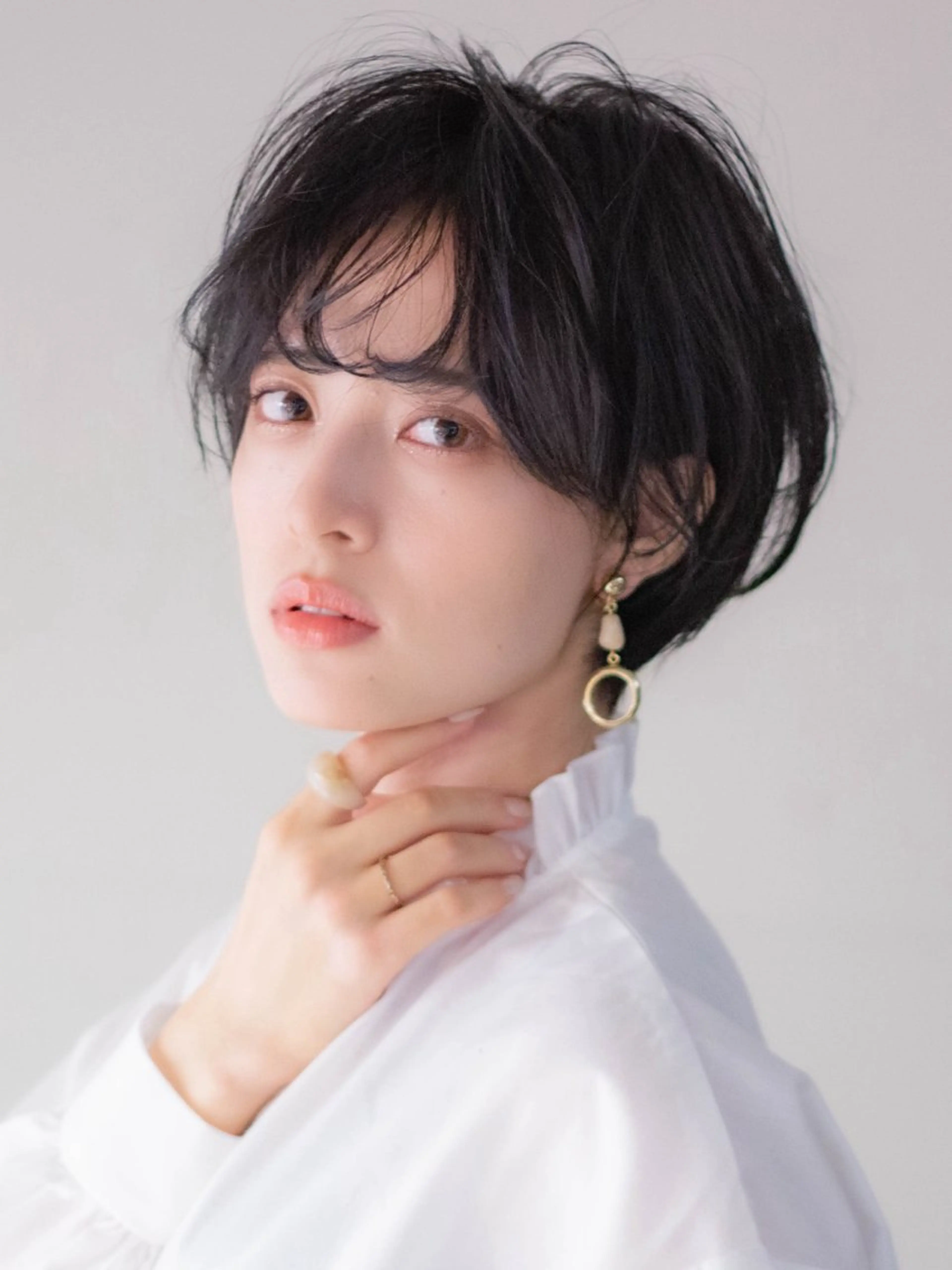 ショート カラー 白岩 君予のヘアスタイル