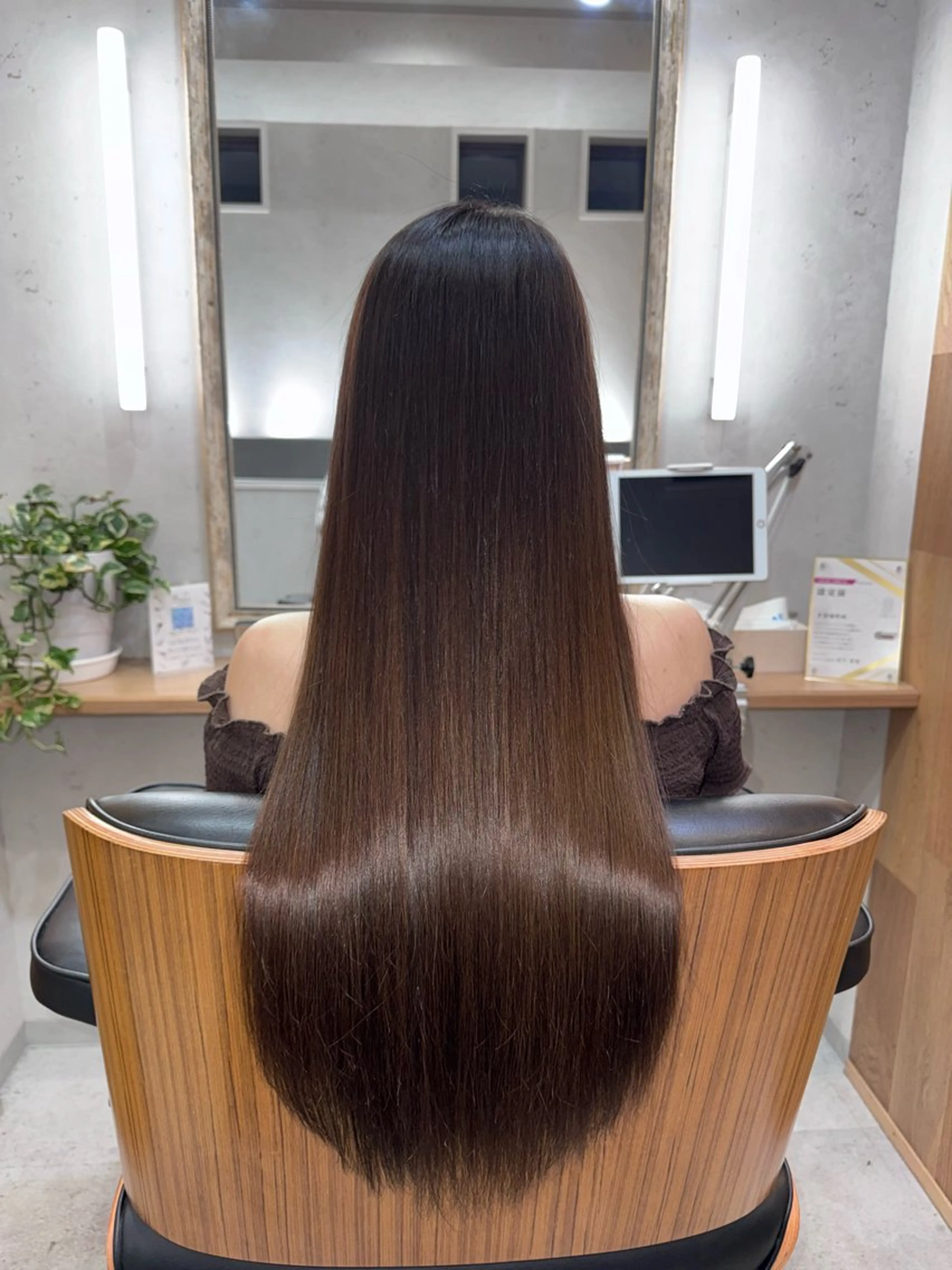 ロング カラー ブラウンカラー ショコラブラウン トリートメント 多賀 順平のヘアスタイル