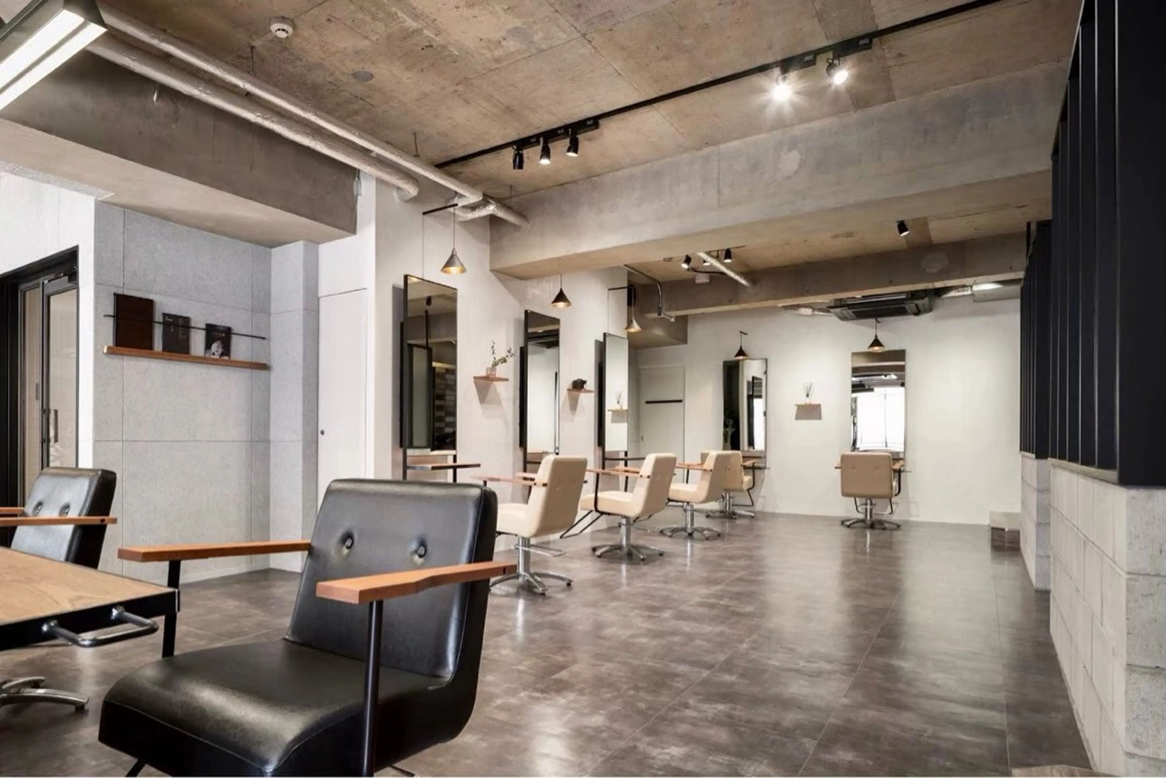 カラー unfeigned02所属・おーした /カットモデル伏見栄のヘアスタイル